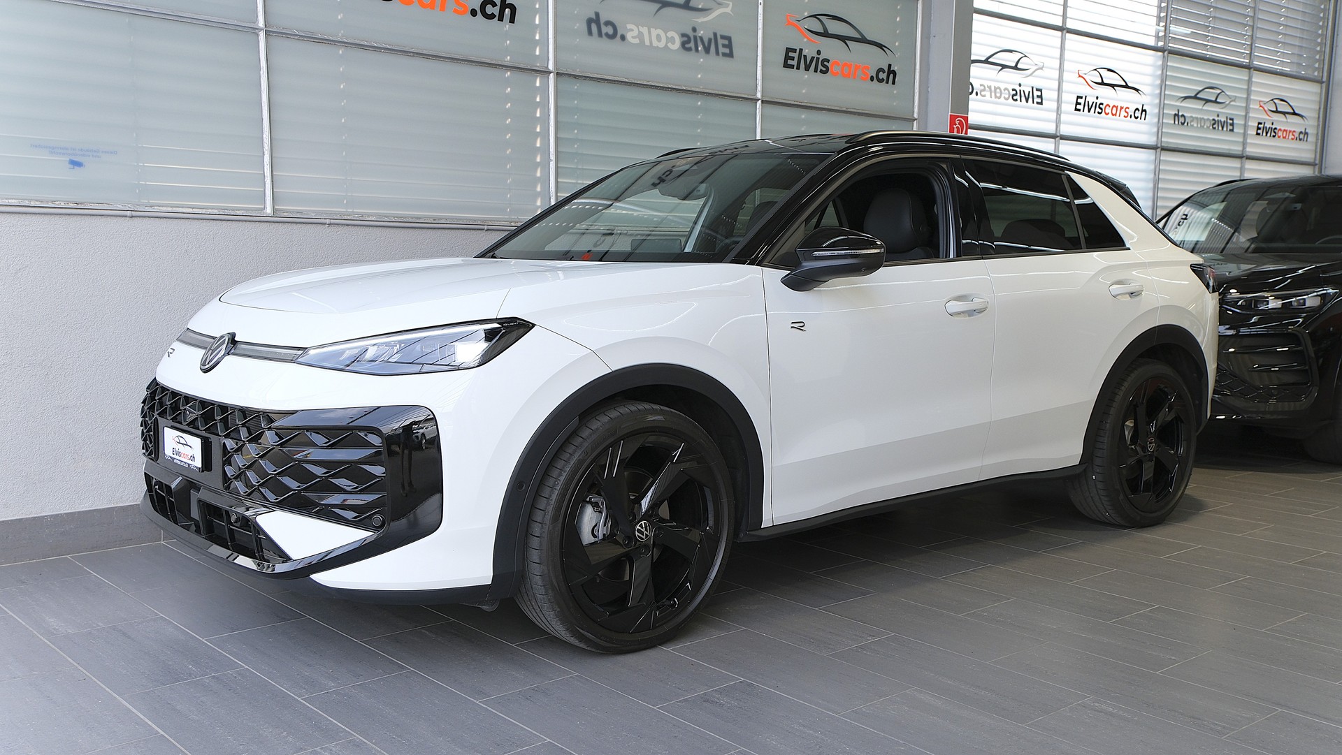 VW T-Roc 1.5 eTSI mHEV R-Line DSG Black Style-image-10