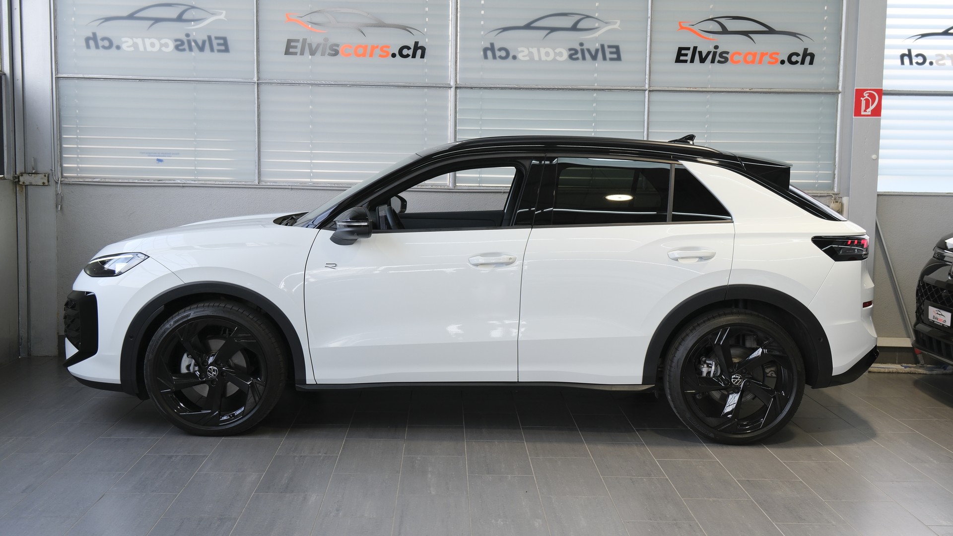 VW T-Roc 1.5 eTSI mHEV R-Line DSG Black Style-image-11