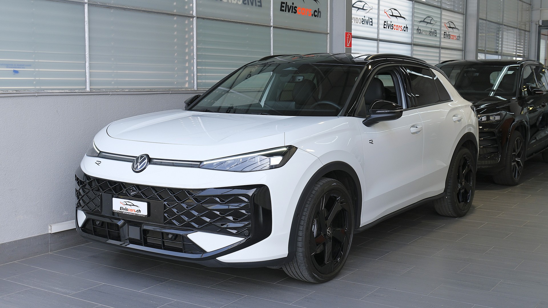 VW T-Roc 1.5 eTSI mHEV R-Line DSG Black Style-image-9