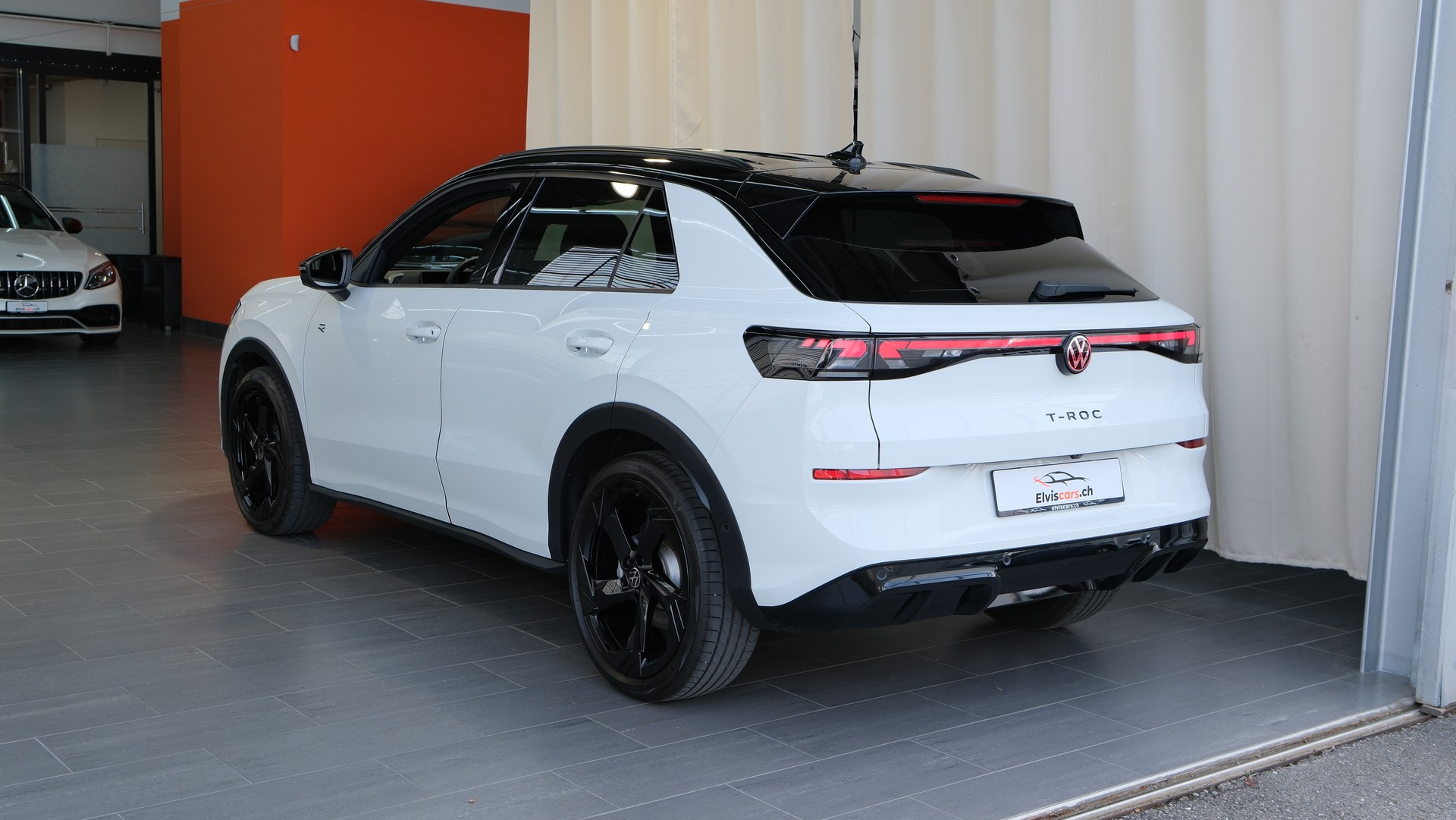 VW T-Roc 1.5 eTSI mHEV R-Line DSG Black Style-image-13