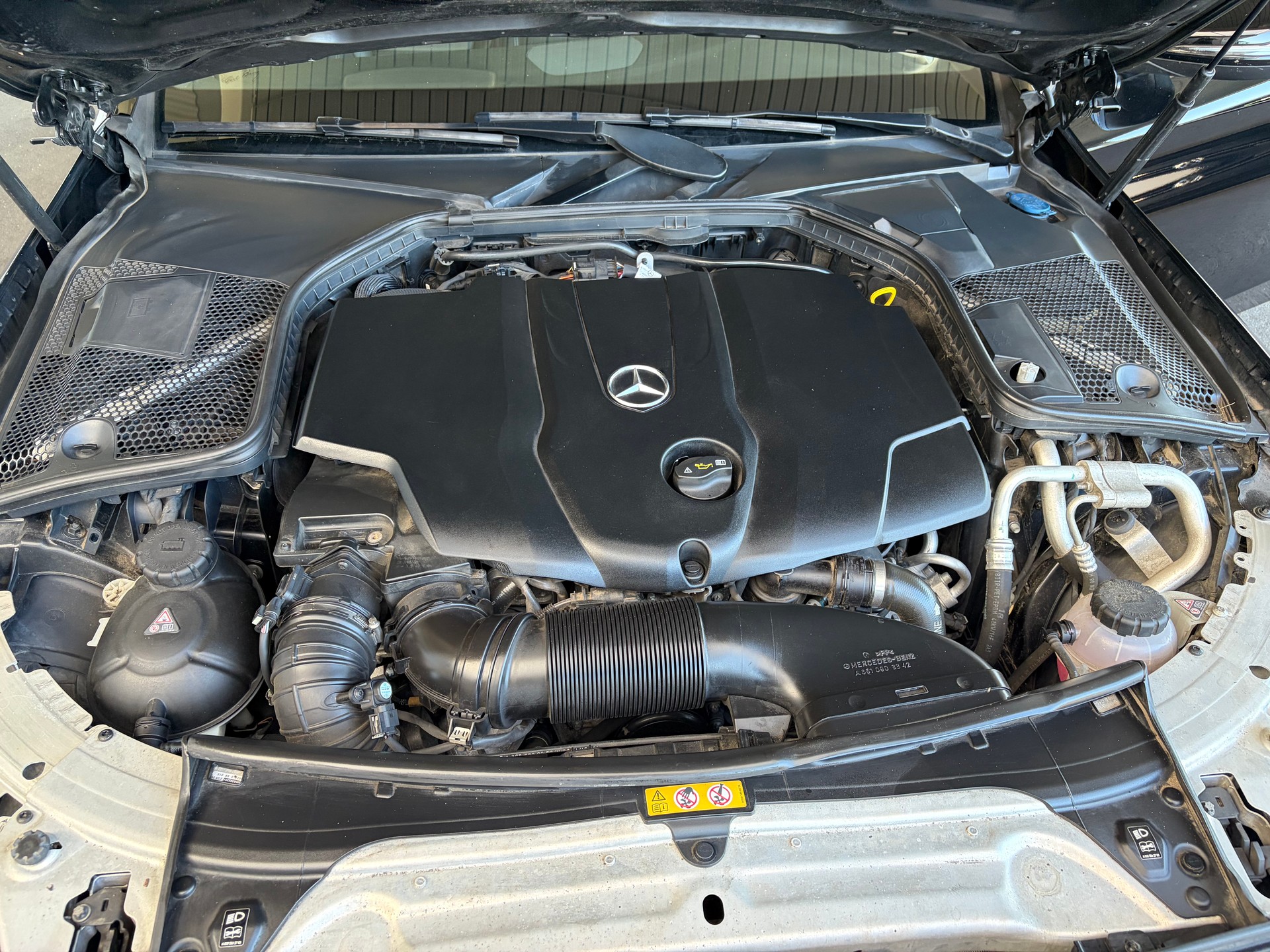 MERCEDES-BENZ C 250 d AMG Line 4Matic 9G-Tronic-image-11