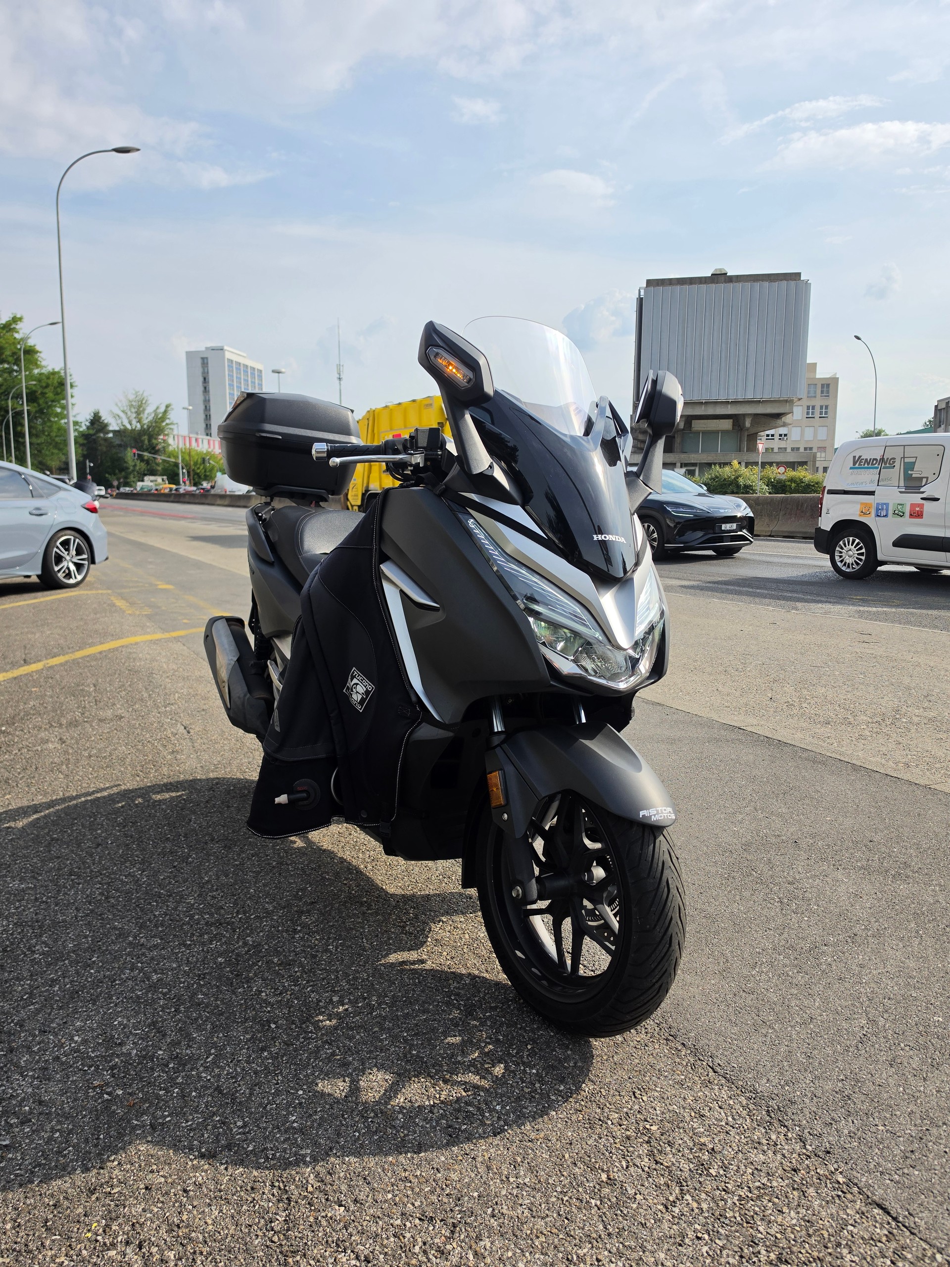 HONDA NSS 300 Forza ABS-image-1