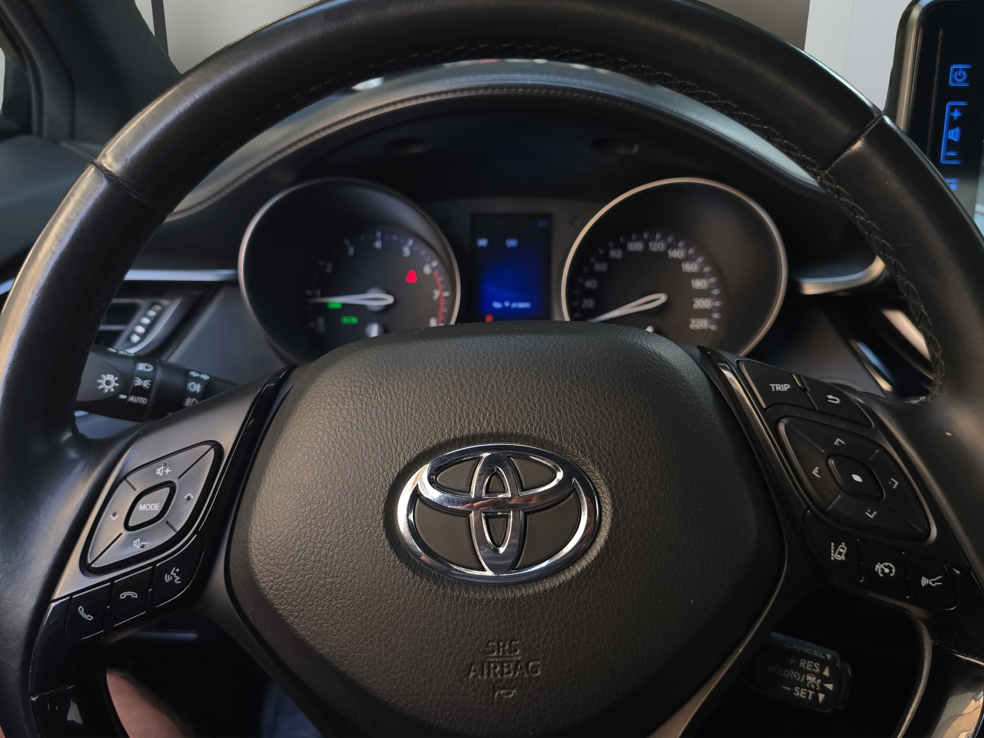 TOYOTA C-HR 1.2 T Comfort 4x4-image-8