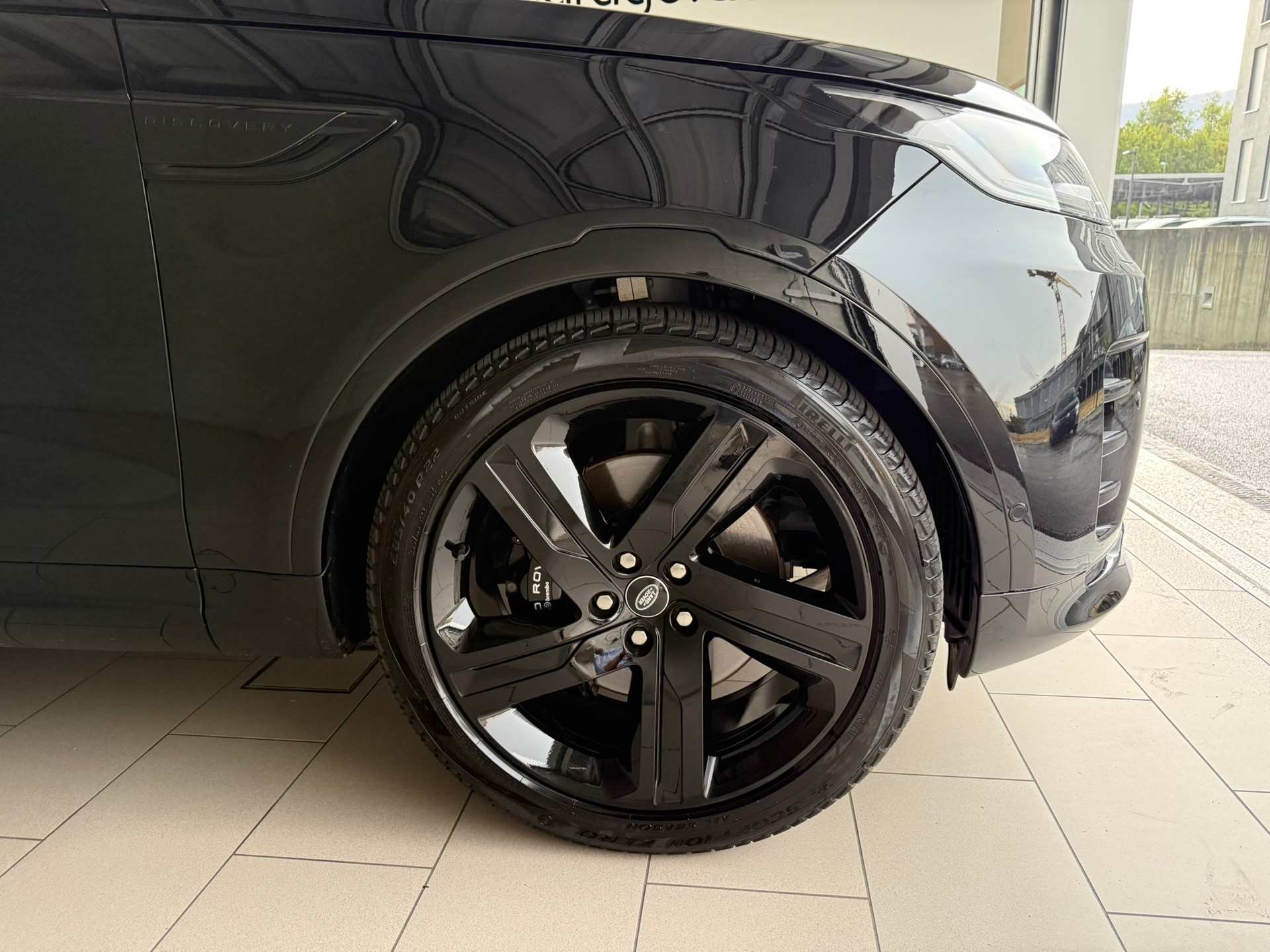 LAND ROVER Discovery 3.0D I6 300 Metropolitan Edition AWD Automatic-image-22