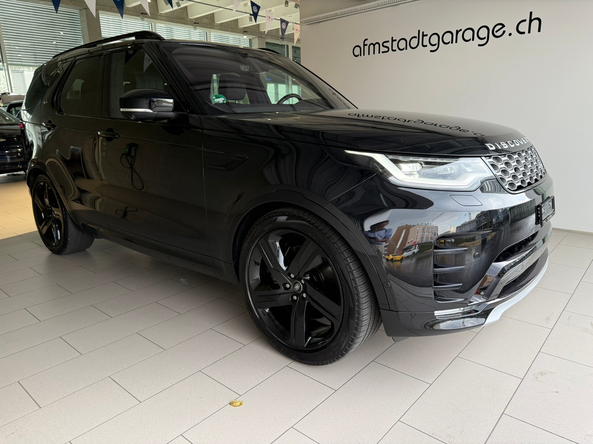 LAND ROVER Discovery 3.0D I6 300 Metropolitan Edition AWD Automatic