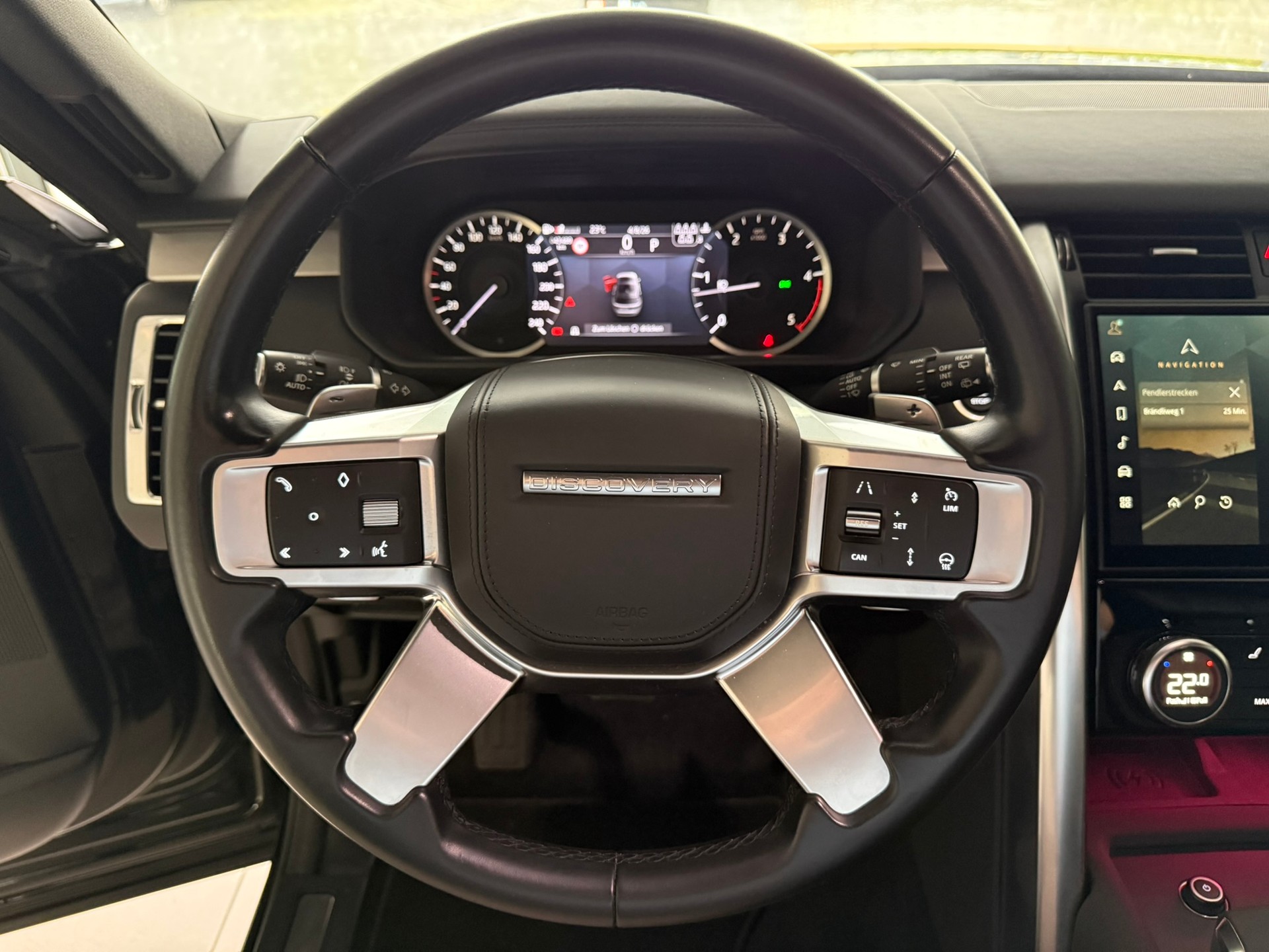 LAND ROVER Discovery 3.0D I6 300 Metropolitan Edition AWD Automatic-image-8