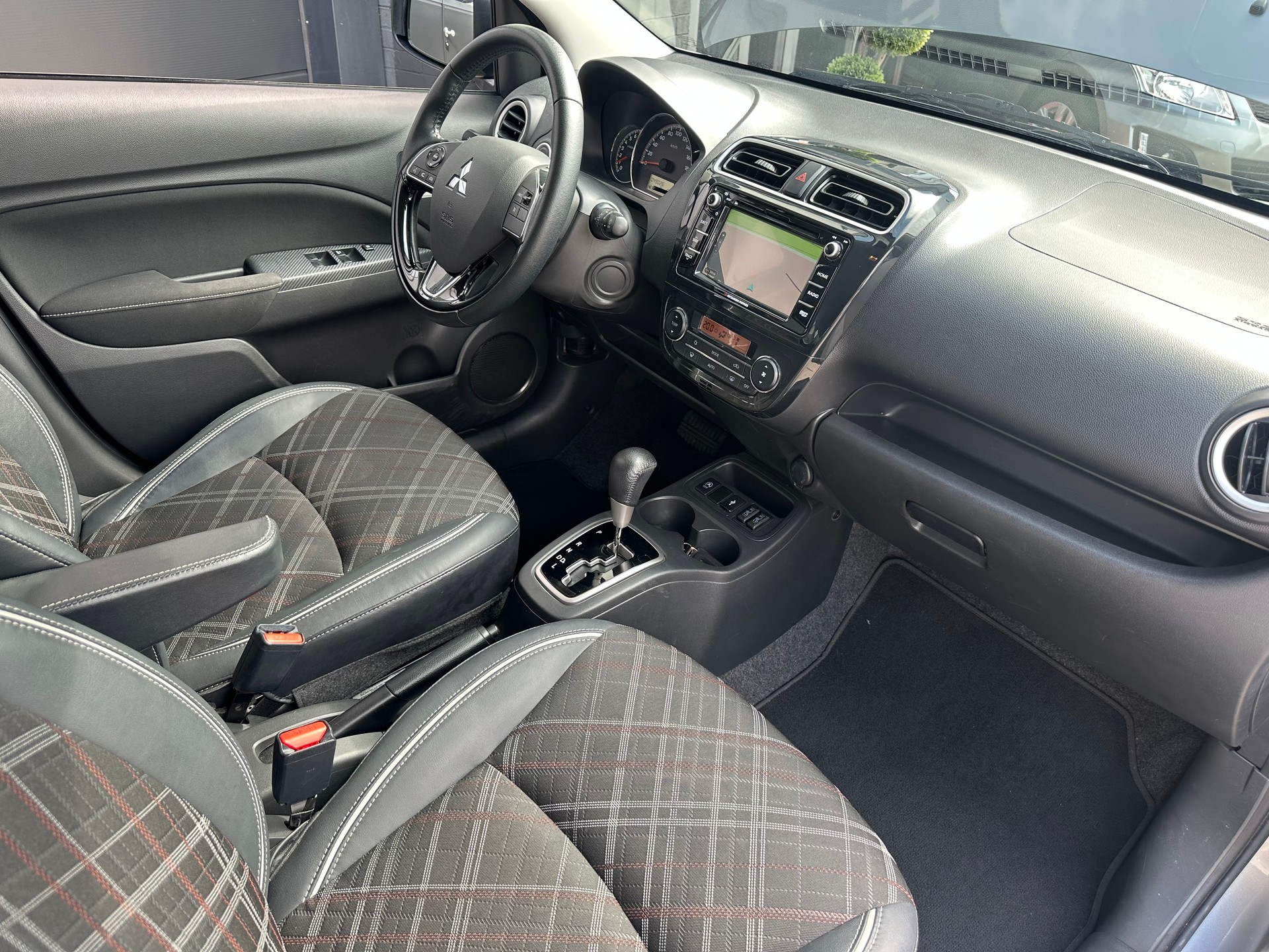 MITSUBISHI Space Star 1.2 Diamond CVT-image-7