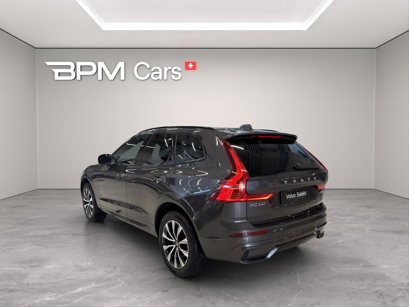 VOLVO XC60 2.0 B5 MH Plus Dark AWD-image-5