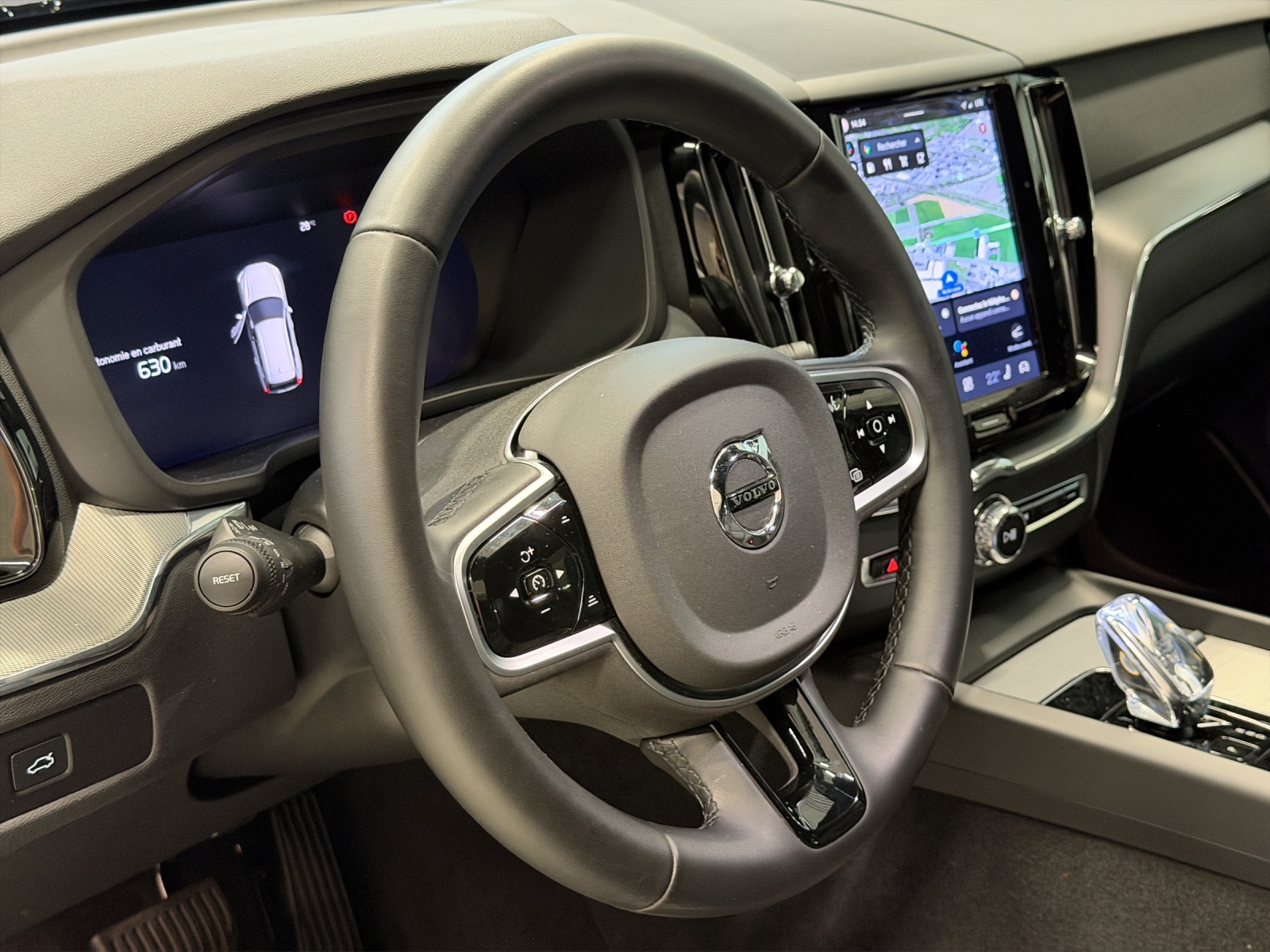 VOLVO XC60 2.0 B5 MH Plus Dark AWD-image-9