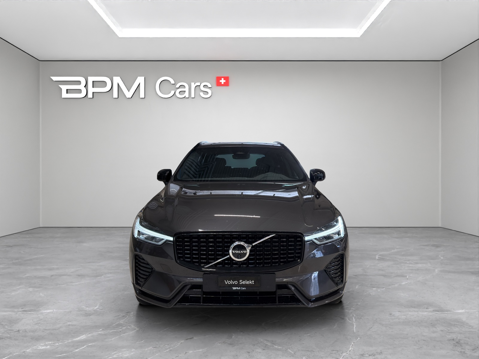 VOLVO XC60 2.0 B5 MH Plus Dark AWD-showroom-element-1