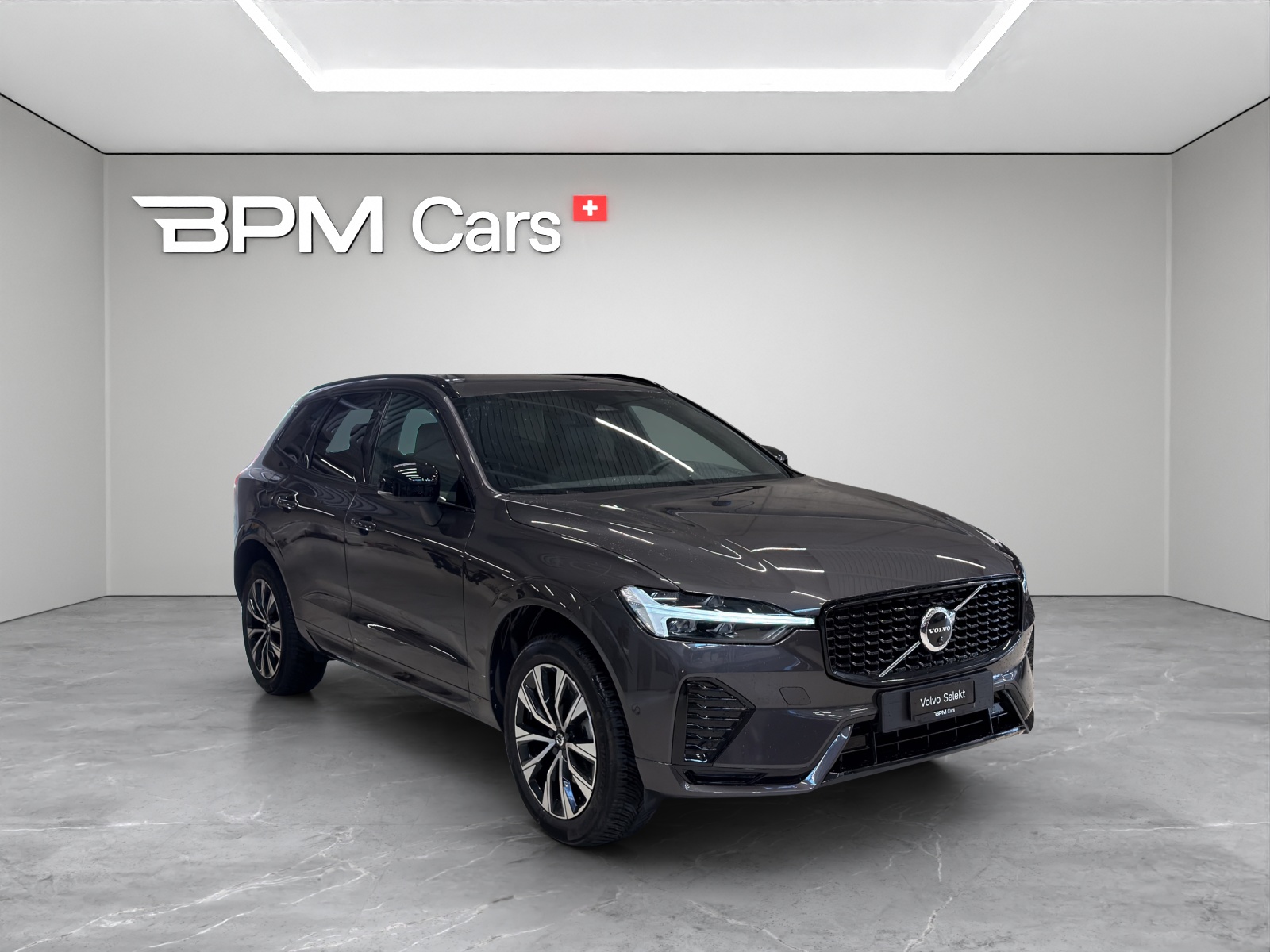 VOLVO XC60 2.0 B5 MH Plus Dark AWD-showroom-element-2