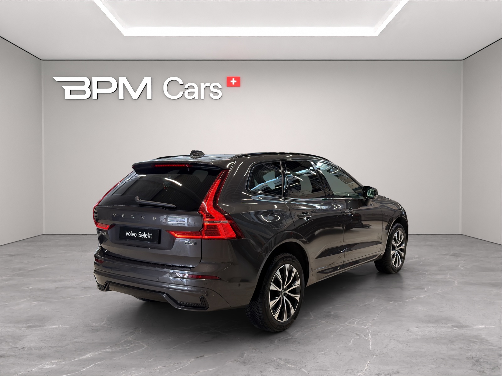 VOLVO XC60 2.0 B5 MH Plus Dark AWD-showroom-element-3