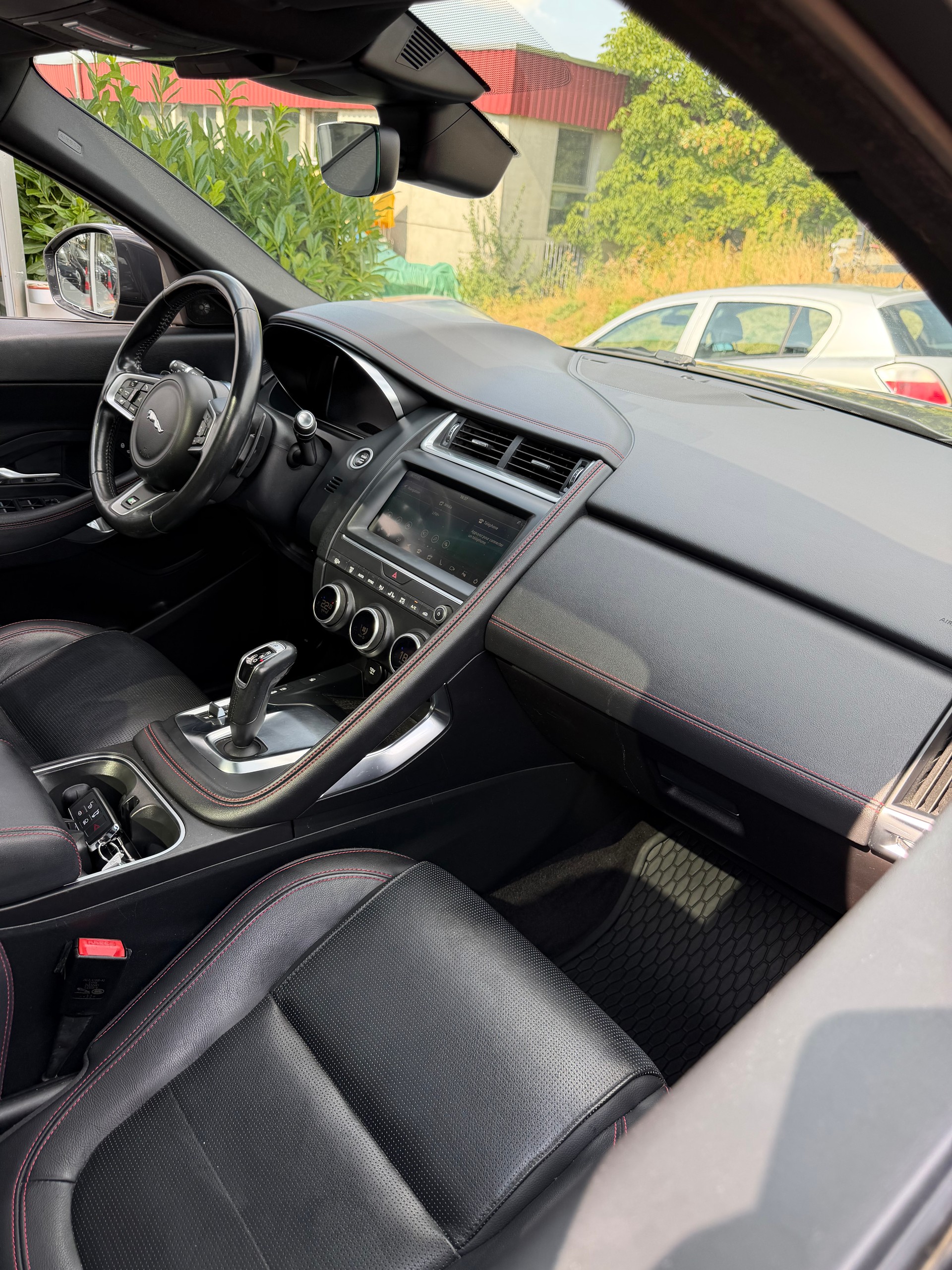 JAGUAR E-Pace 2.0 P250 R-Dynamic S AWD Automatik-showroom-element-1