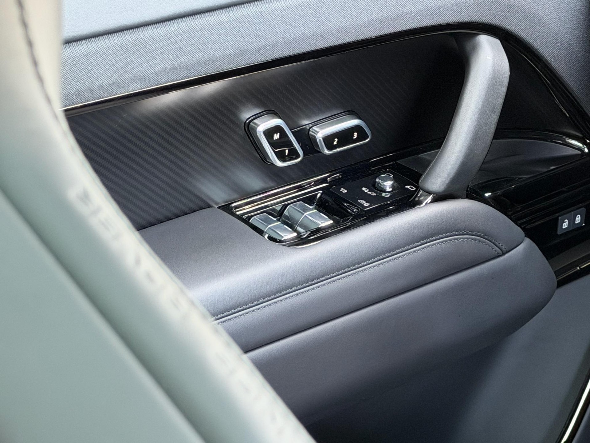 LAND ROVER Range Rover Sport 4.4 V8 SV Edition One Carbon-image-12