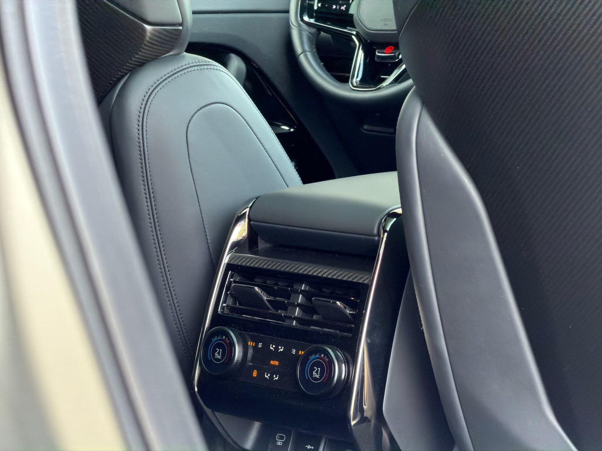 LAND ROVER Range Rover Sport 4.4 V8 SV Edition One Carbon-image-15