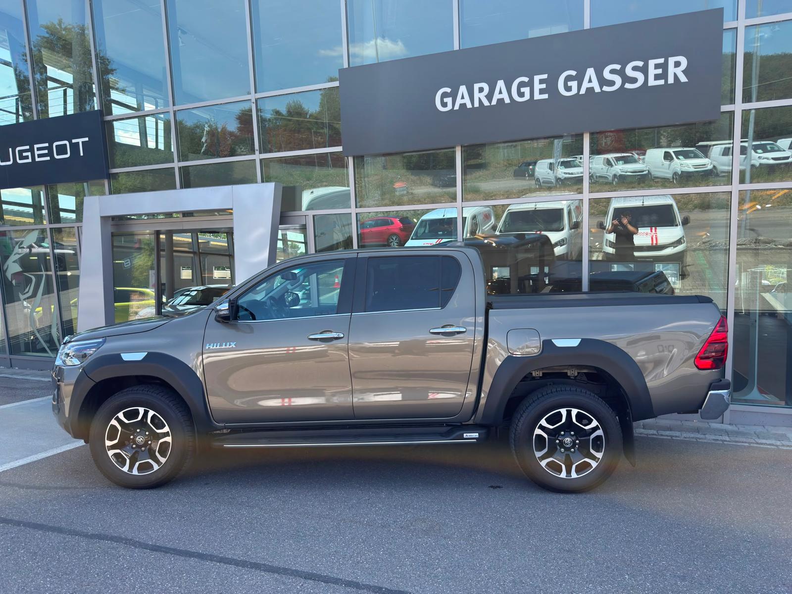 TOYOTA Hilux 2.8D-4D MHEV Executive Double Cab 4x4 A-showroom-element-1