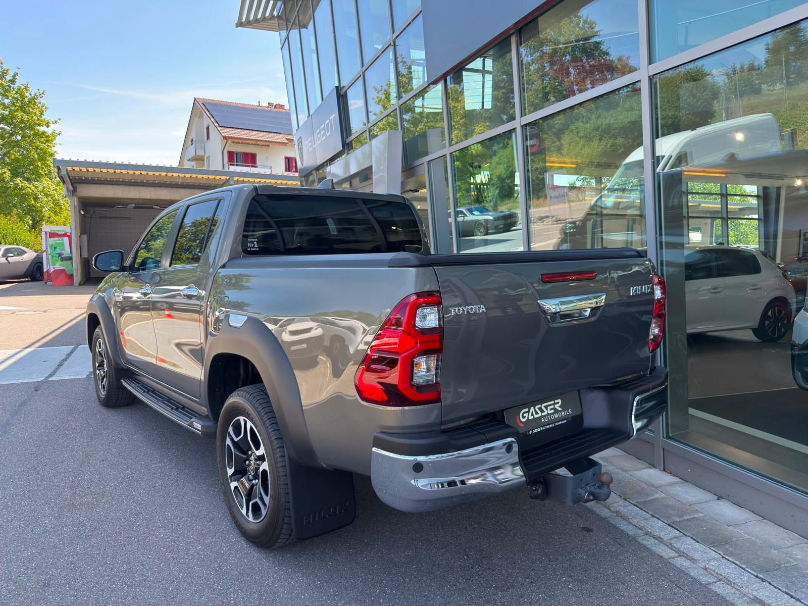 TOYOTA Hilux 2.8D-4D MHEV Executive Double Cab 4x4 A-showroom-element-2