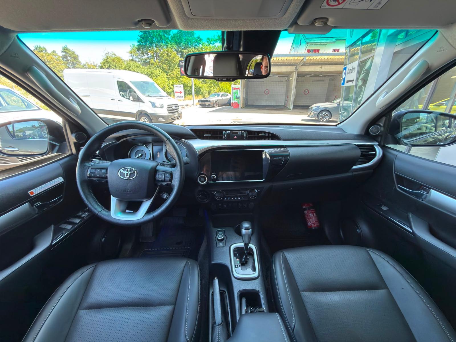 TOYOTA Hilux 2.8D-4D MHEV Executive Double Cab 4x4 A-image-9