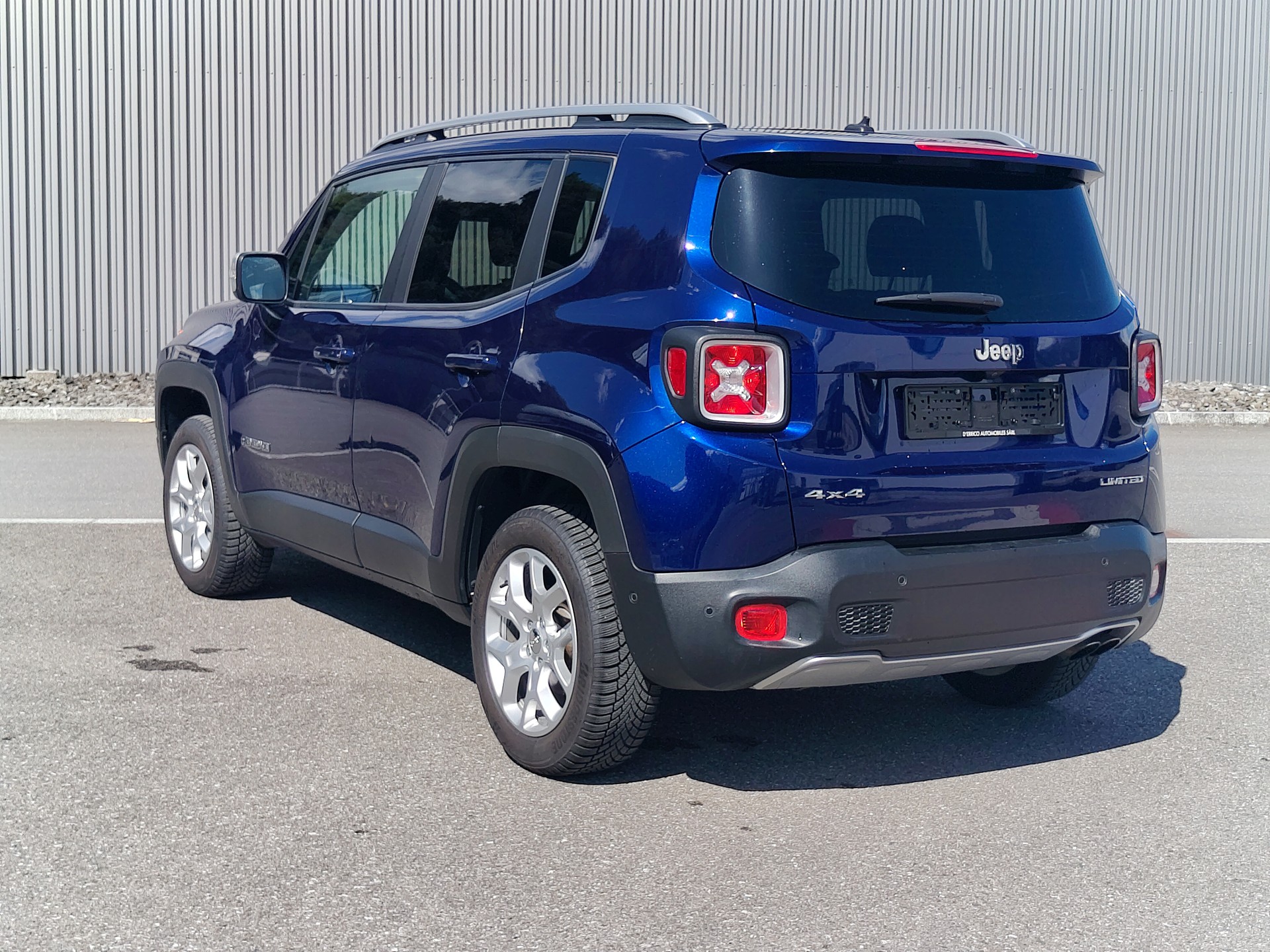 JEEP Renegade 1.4 Turbo Freedom AWD-showroom-element-2