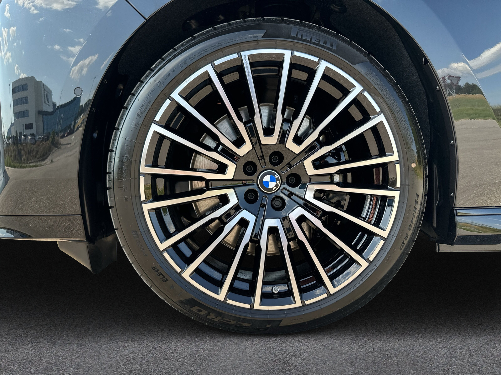 BMW i7 xDrive 50 M Sport Pro-image-9
