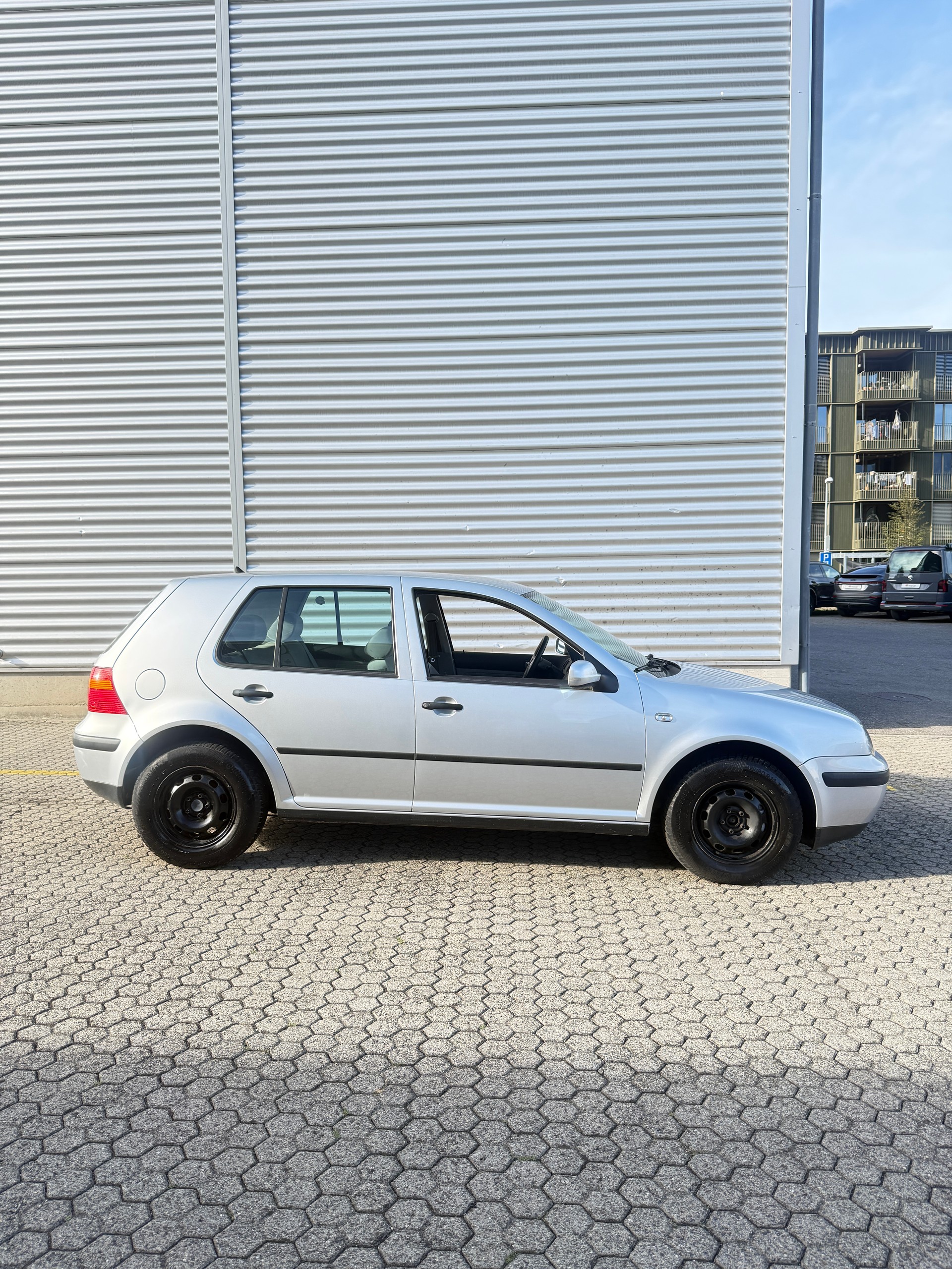 VW Golf 1.6 Automatic-image-1