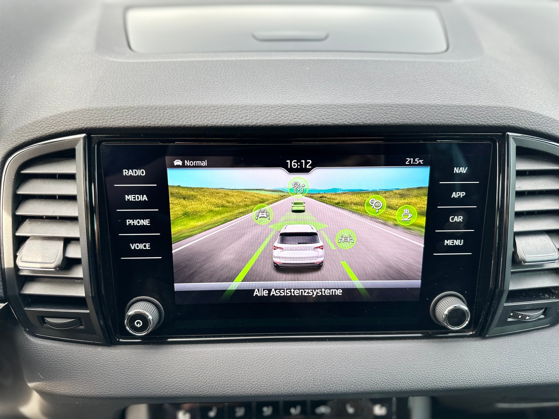SKODA Karoq 2.0 TSI SportLine 4x4 DSG-image-18