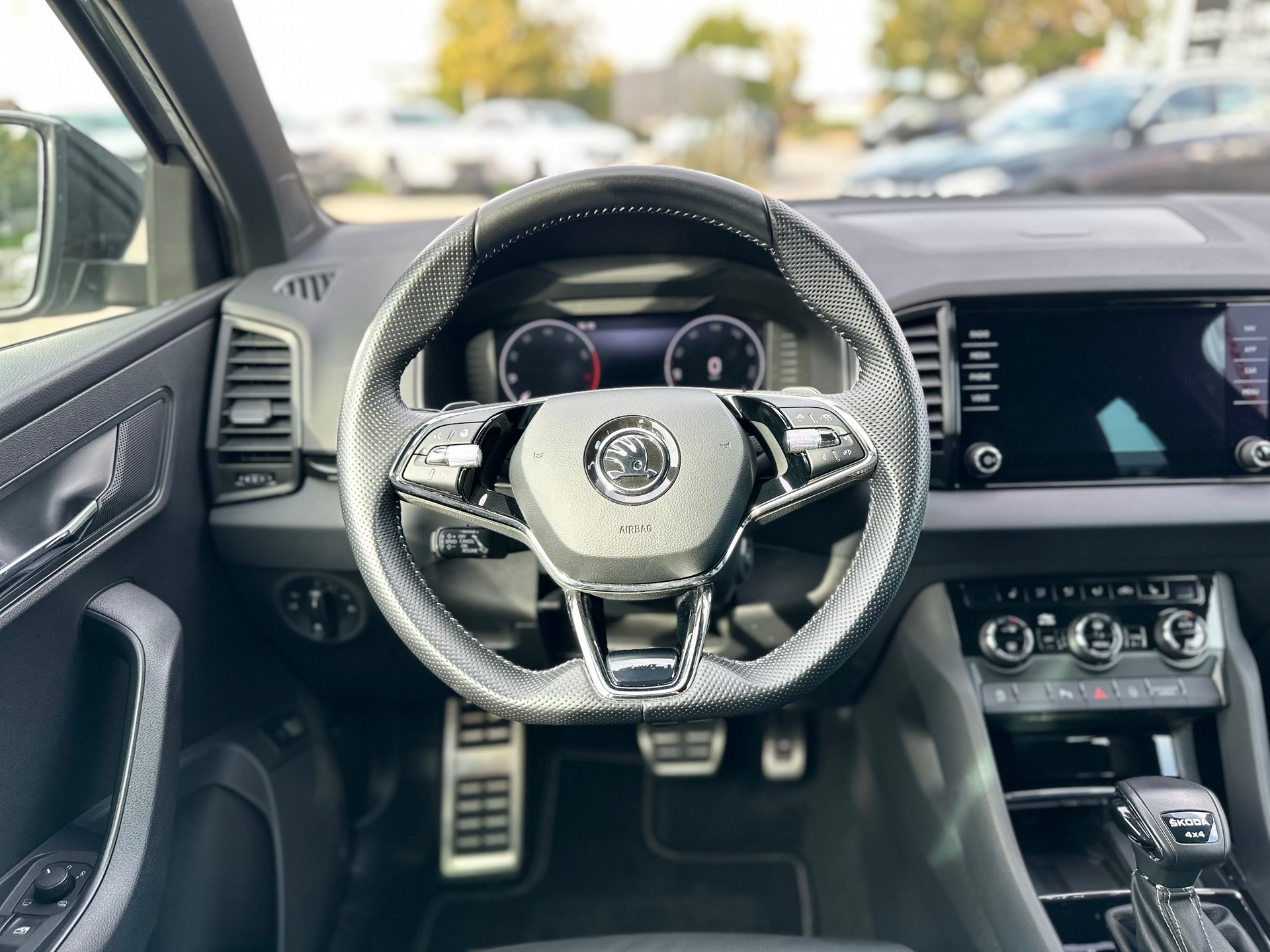 SKODA Karoq 2.0 TSI SportLine 4x4 DSG-image-16