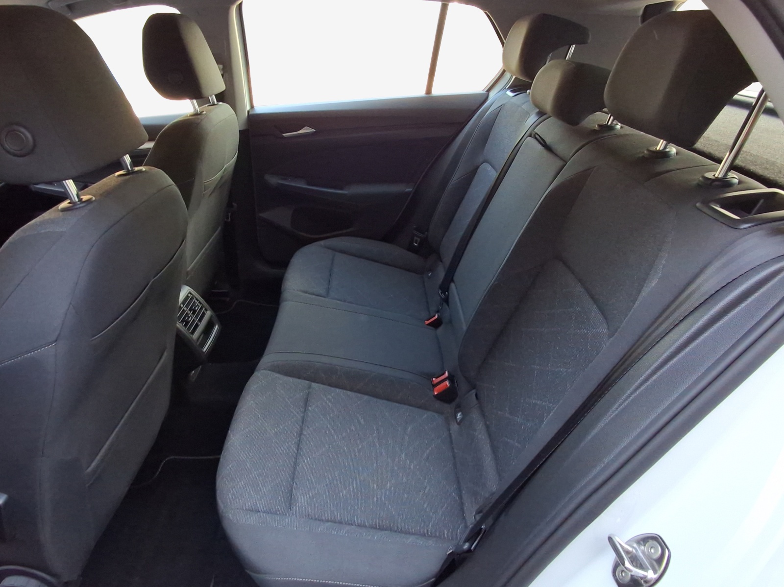 VW Golf 1.0 eTSI mHEV ACTLife DSG-image-11