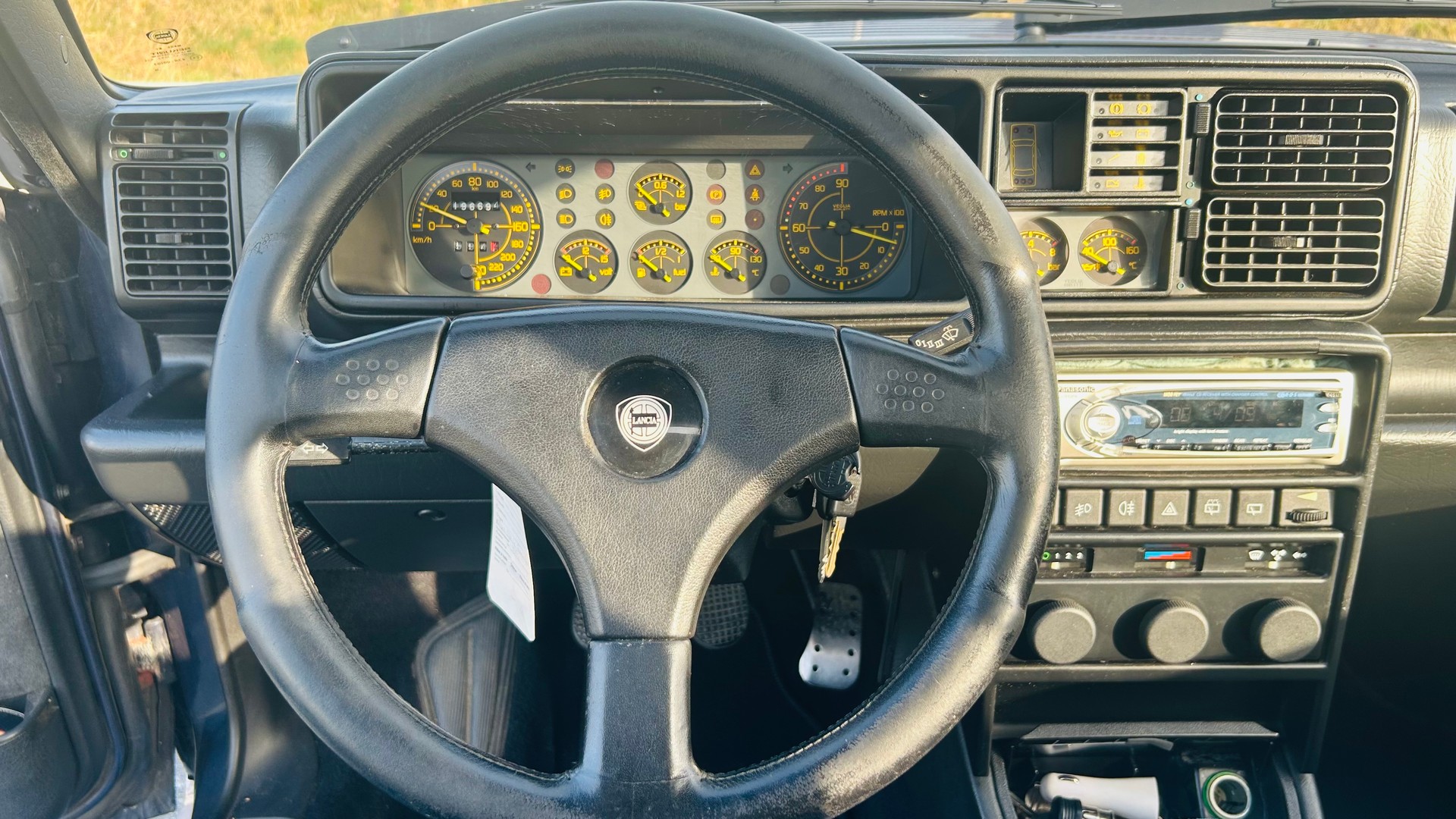 LANCIA Lancia Delta HF Integrale – Blu Madras | Ikone des Rallyesports-image-11