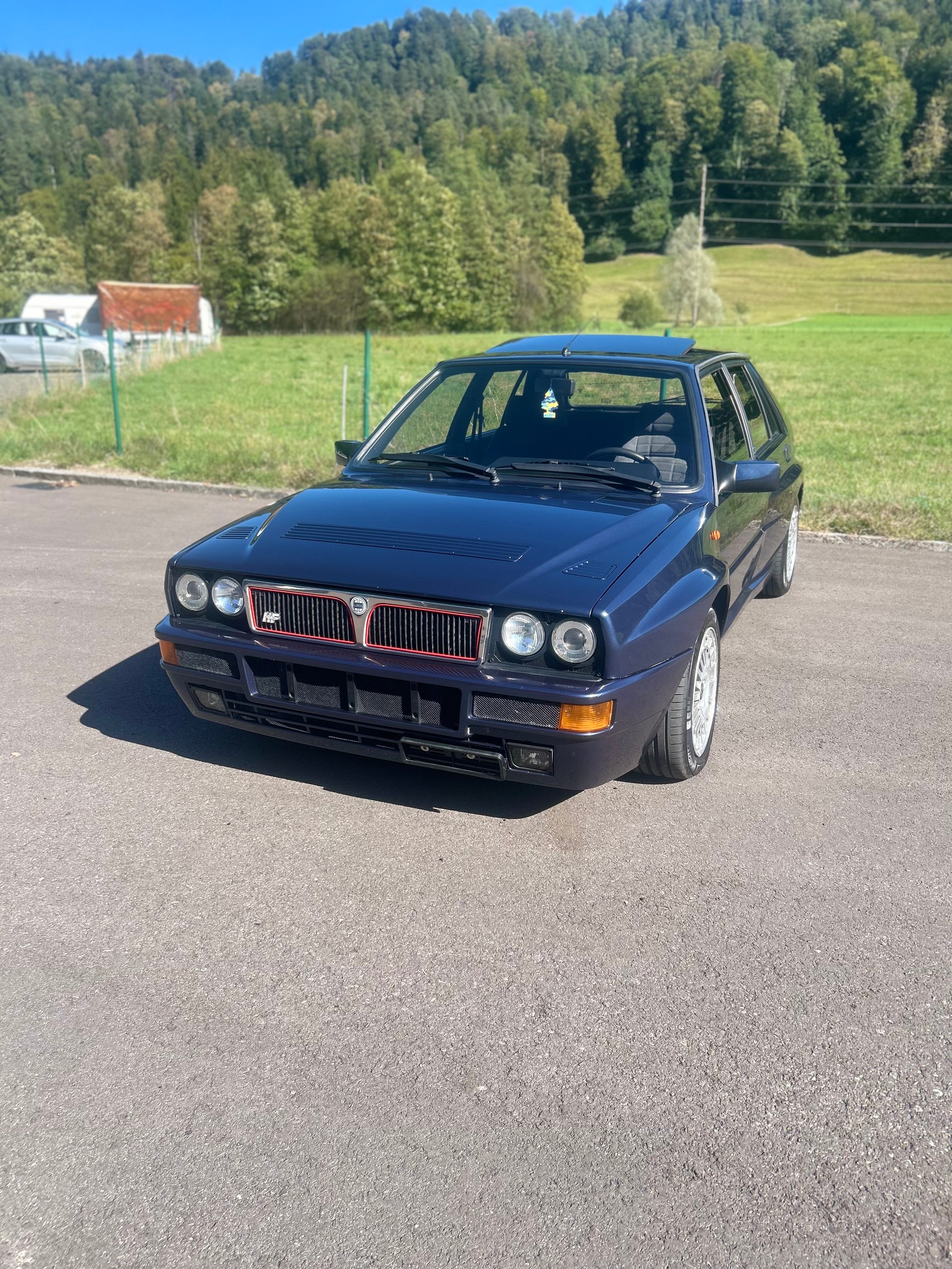 LANCIA Lancia Delta HF Integrale – Blu Madras | Ikone des Rallyesports-image-2