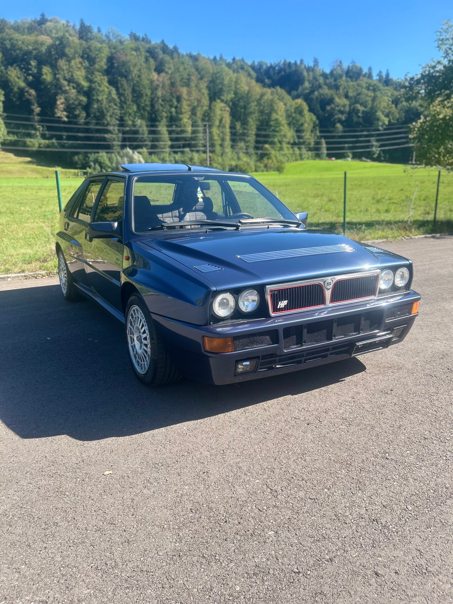 LANCIA Lancia Delta HF Integrale – Blu Madras | Ikone des Rallyesports-image-1