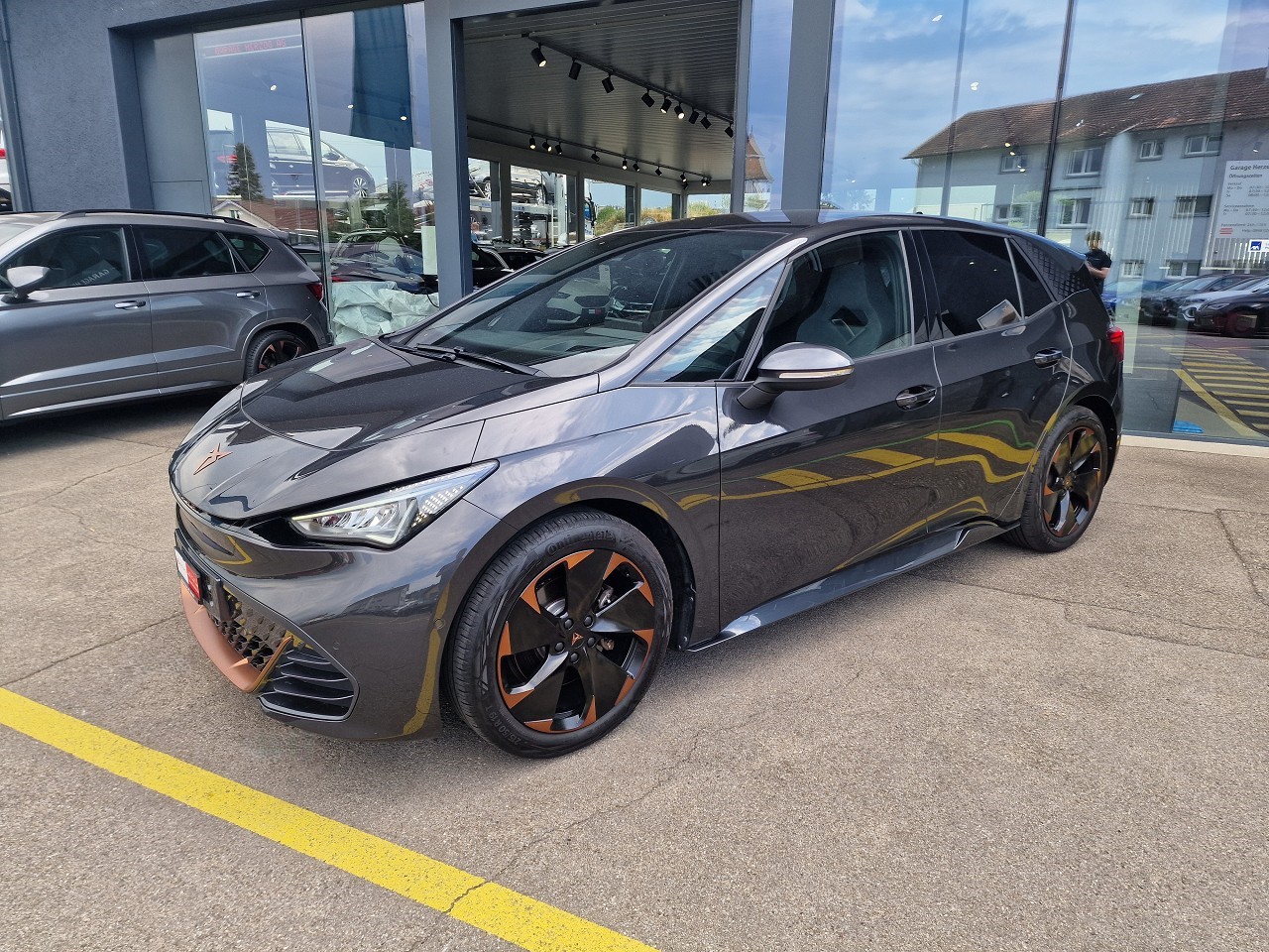 CUPRA Born 58 kWh-showroom-element-1
