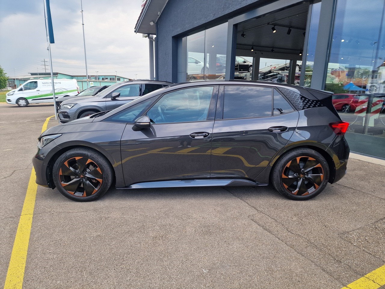CUPRA Born 58 kWh-showroom-element-2