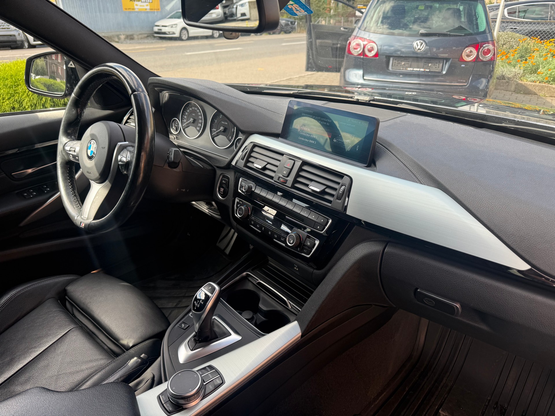 BMW 320d xDrive Touring Edition M Sport Steptronic-image-11