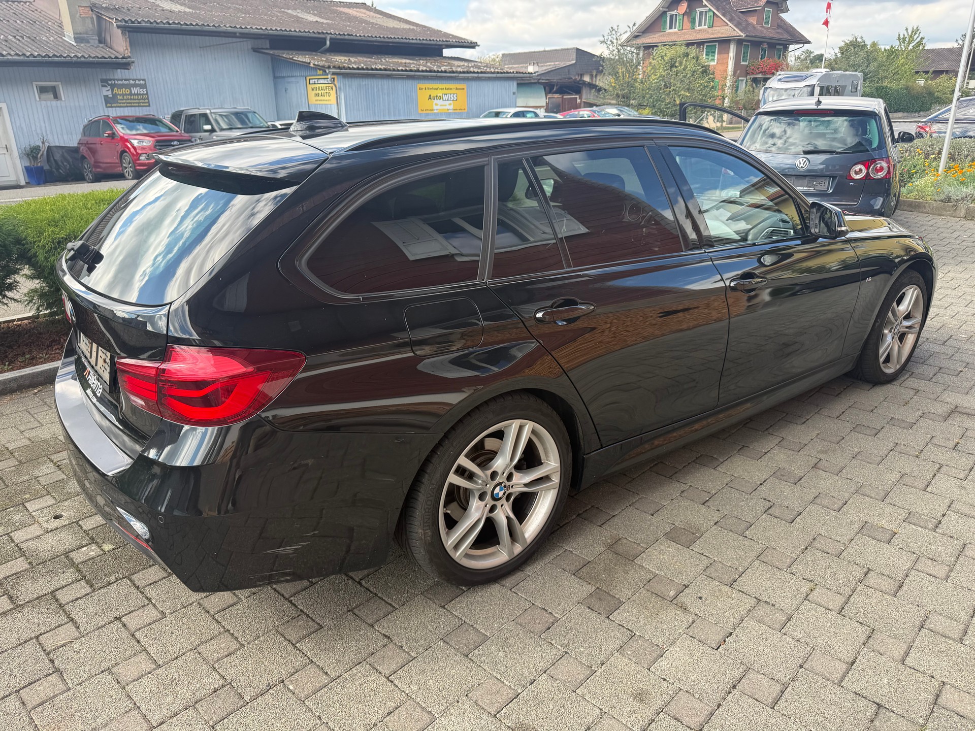 BMW 320d xDrive Touring Edition M Sport Steptronic-showroom-element-3