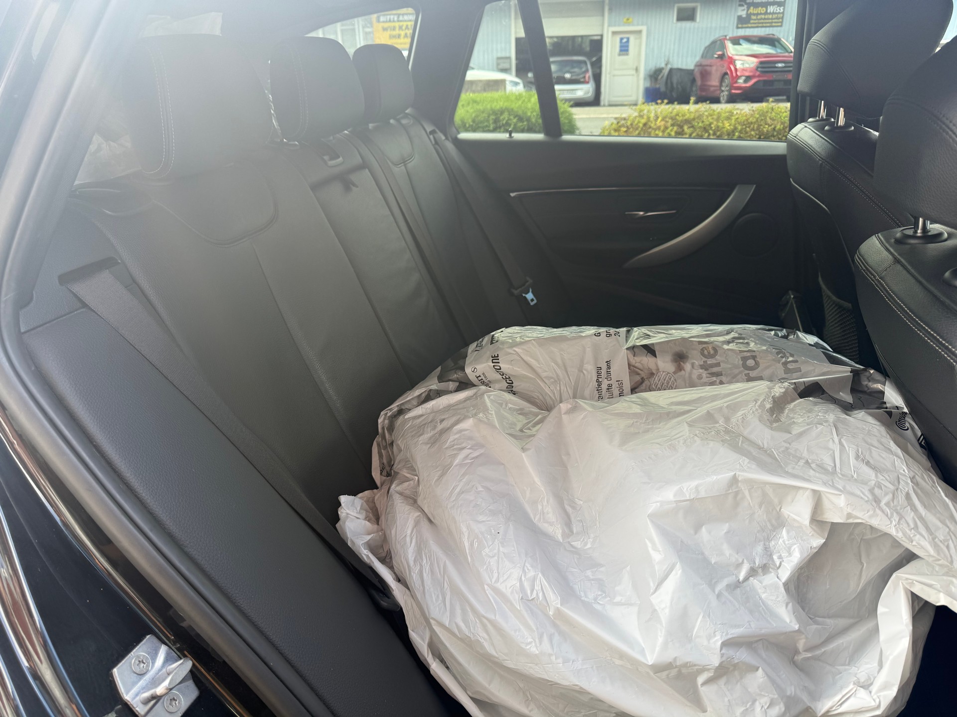 BMW 320d xDrive Touring Edition M Sport Steptronic-image-8