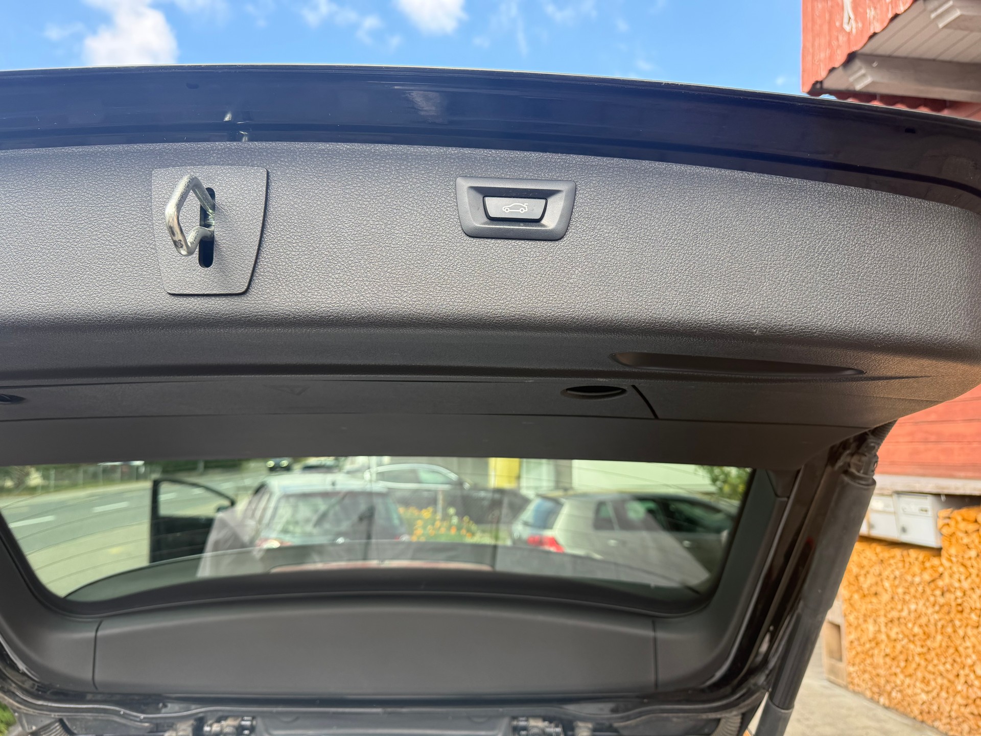 BMW 320d xDrive Touring Edition M Sport Steptronic-image-6