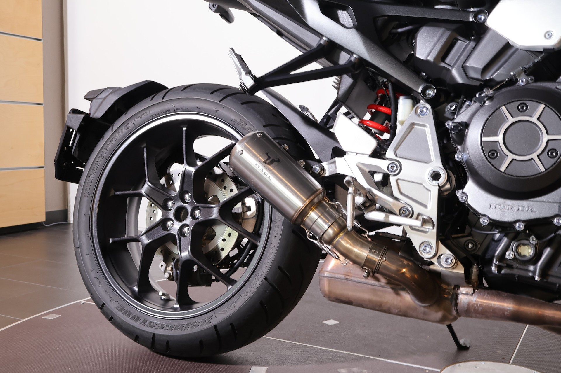 HONDA CB 1000 R-image-7