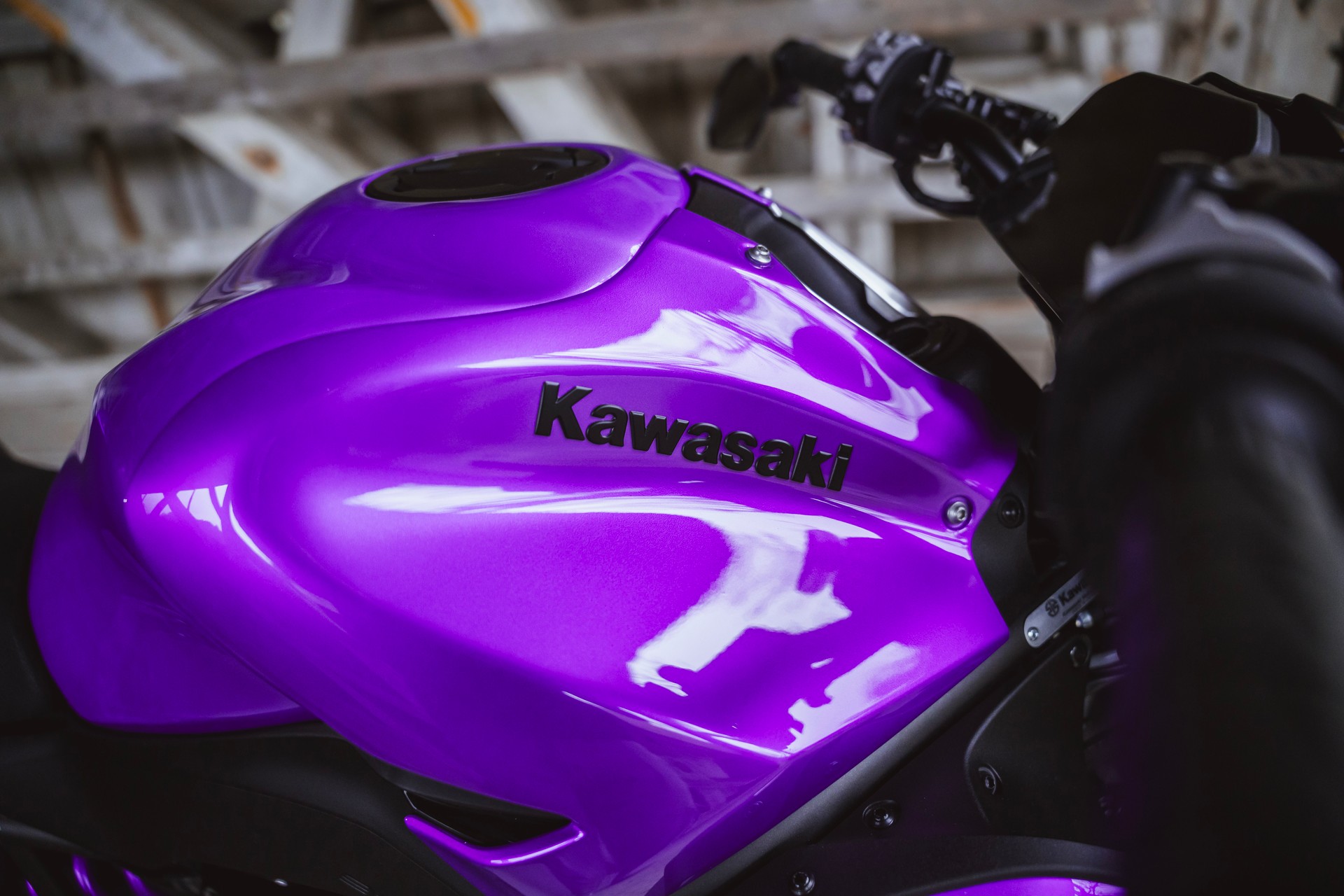 KAWASAKI Z 900 (70kW) MY27 - Sonderumbau violett-image-12