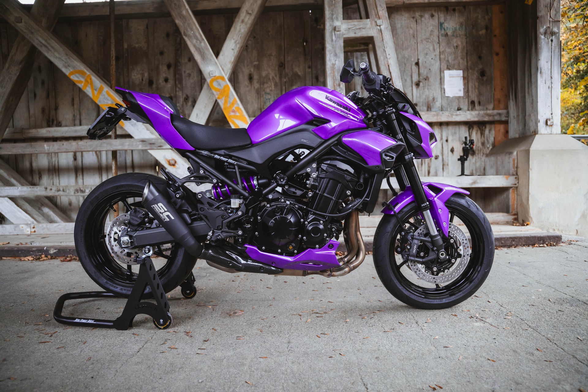 KAWASAKI Z 900 (70kW) MY27 - Sonderumbau violett-image-14