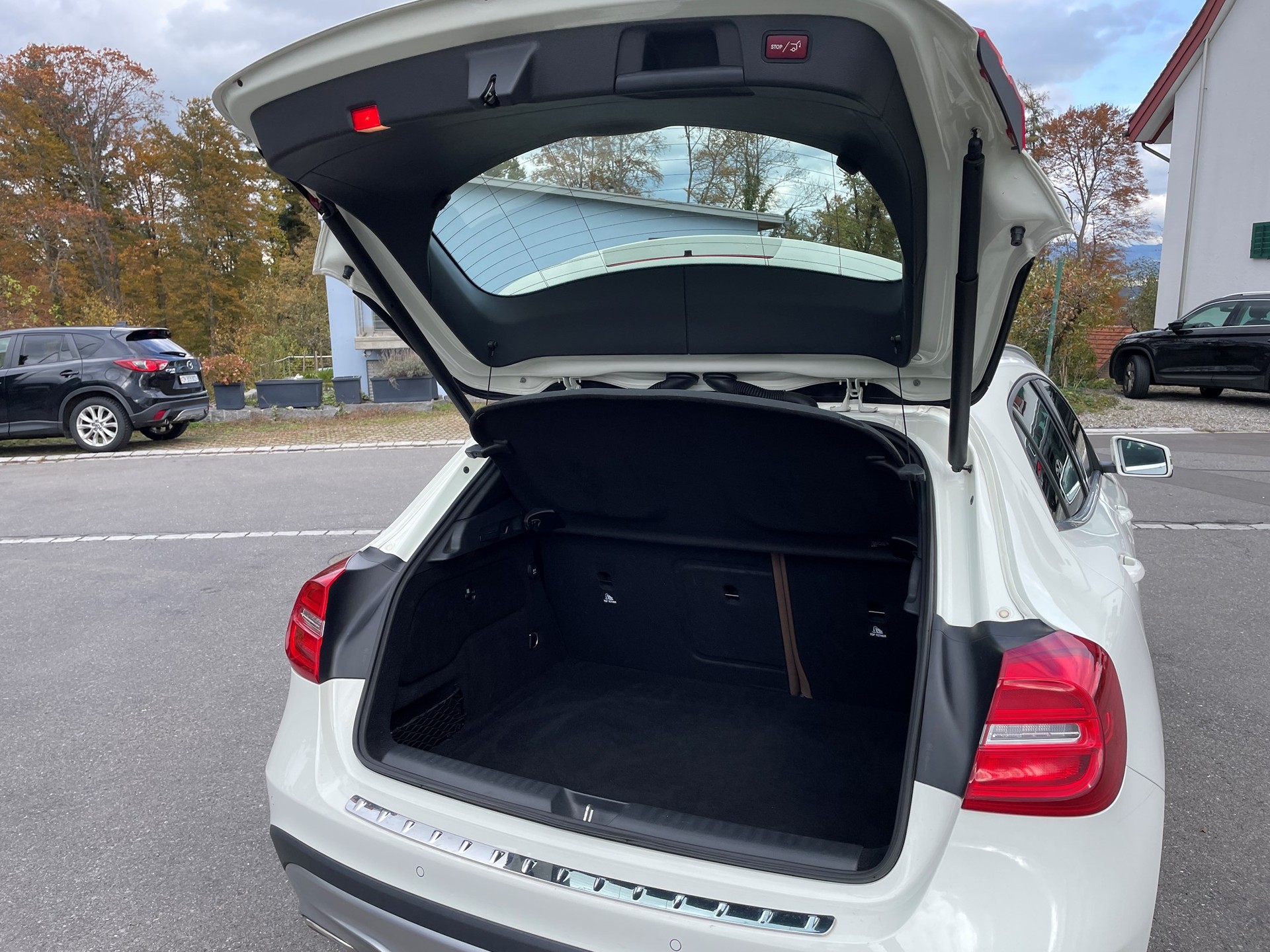 MERCEDES-BENZ GLA 250 Urban 4Matic 7G-DCT-image-3