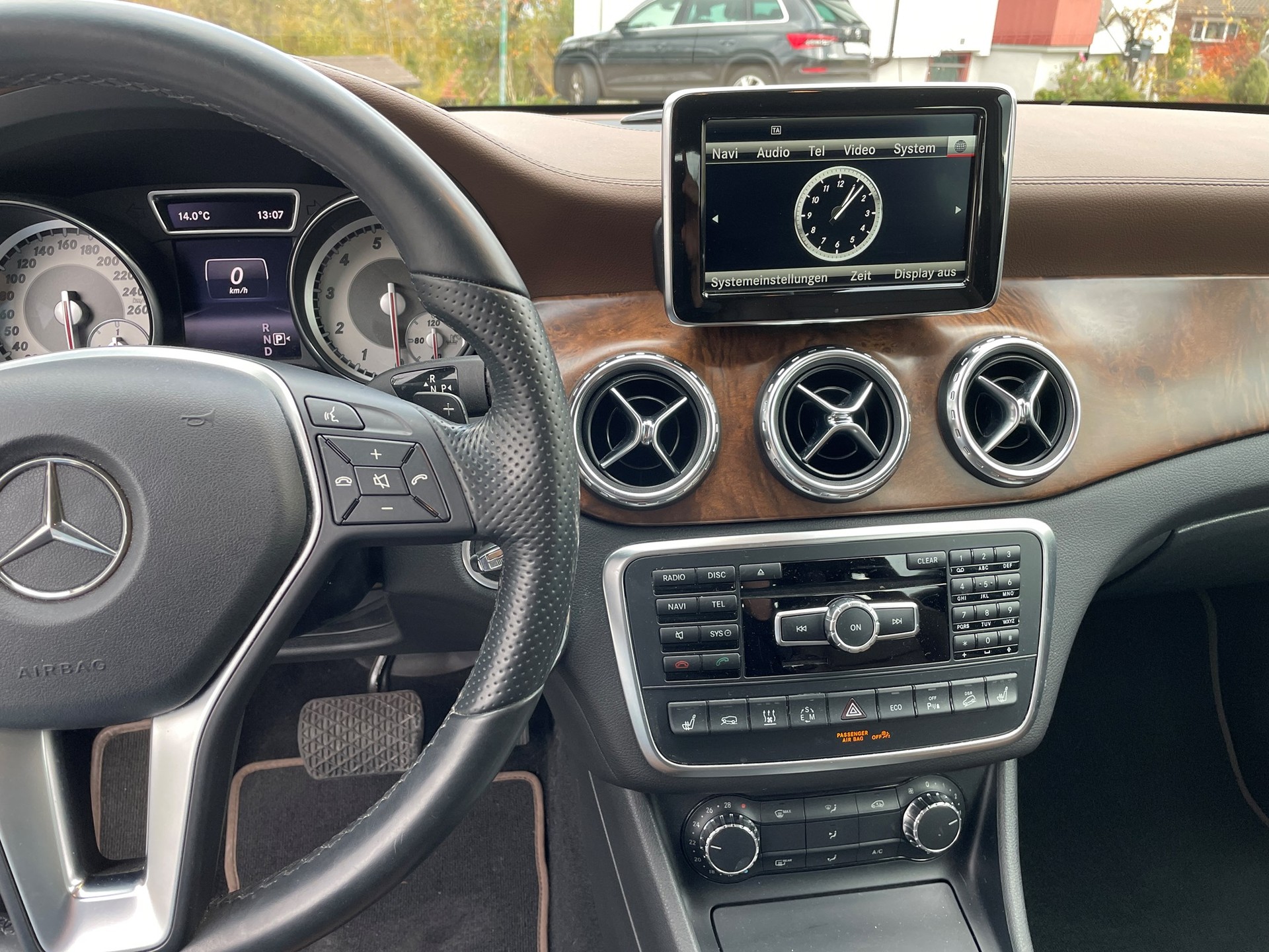 MERCEDES-BENZ GLA 250 Urban 4Matic 7G-DCT-image-7