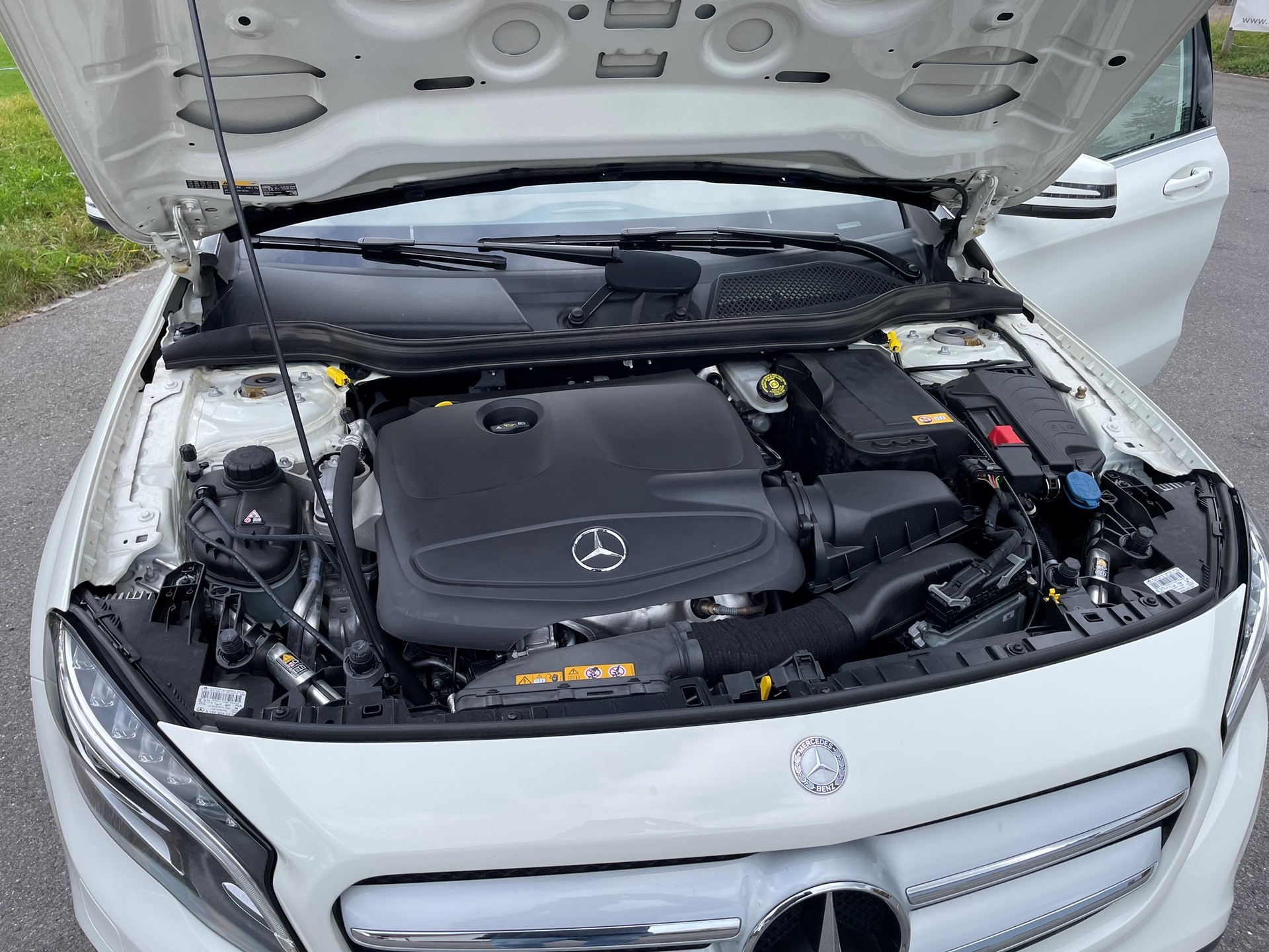 MERCEDES-BENZ GLA 250 Urban 4Matic 7G-DCT-image-9