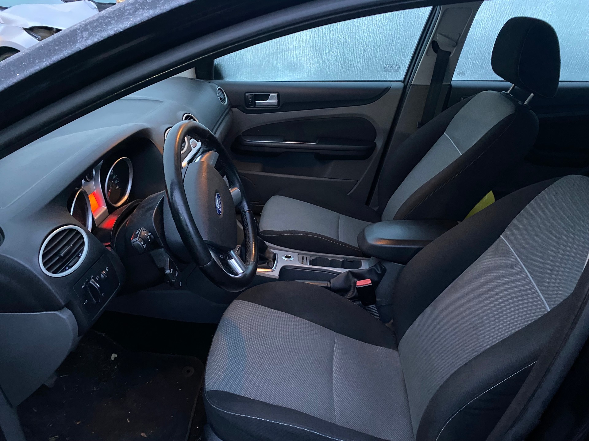 FORD Focus 2.0i Carving-image-5