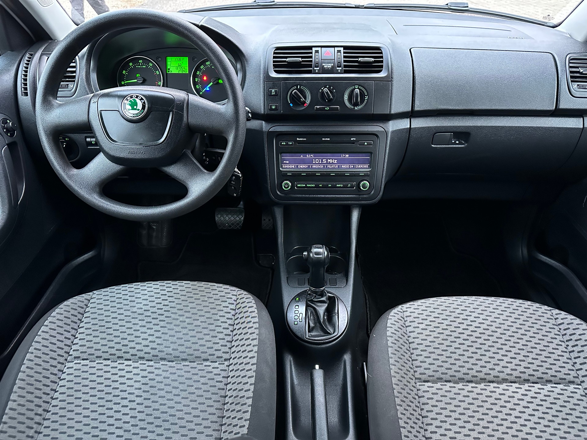 SKODA Fabia 1.2 TSI Ambiente DSG-image-6