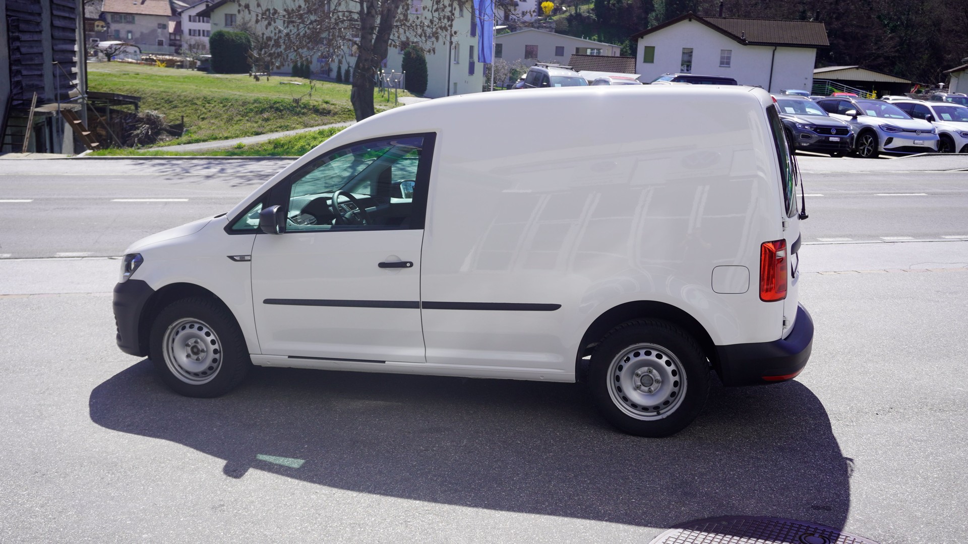 VW Caddy 1.0 TSI Entry BlueMotion Technology-image-13