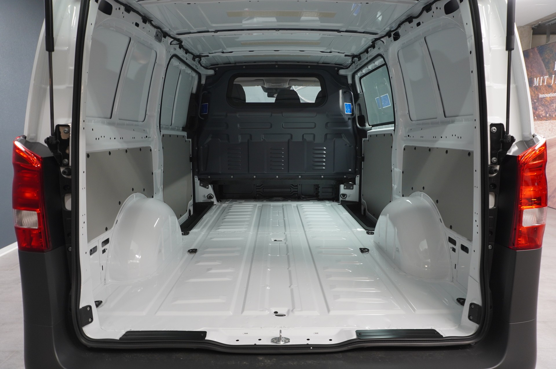 MERCEDES-BENZ Vito 114 CDI KA PRO 3200mm L 4Matic-image-9