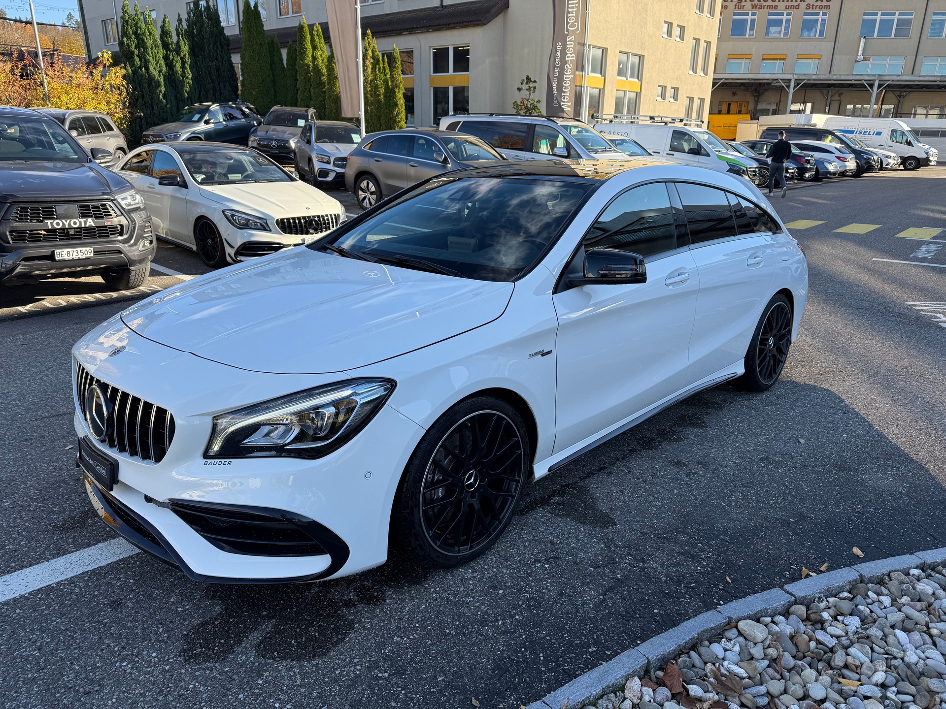 MERCEDES-BENZ CLA 45 AMG 4Matic-showroom-element-2