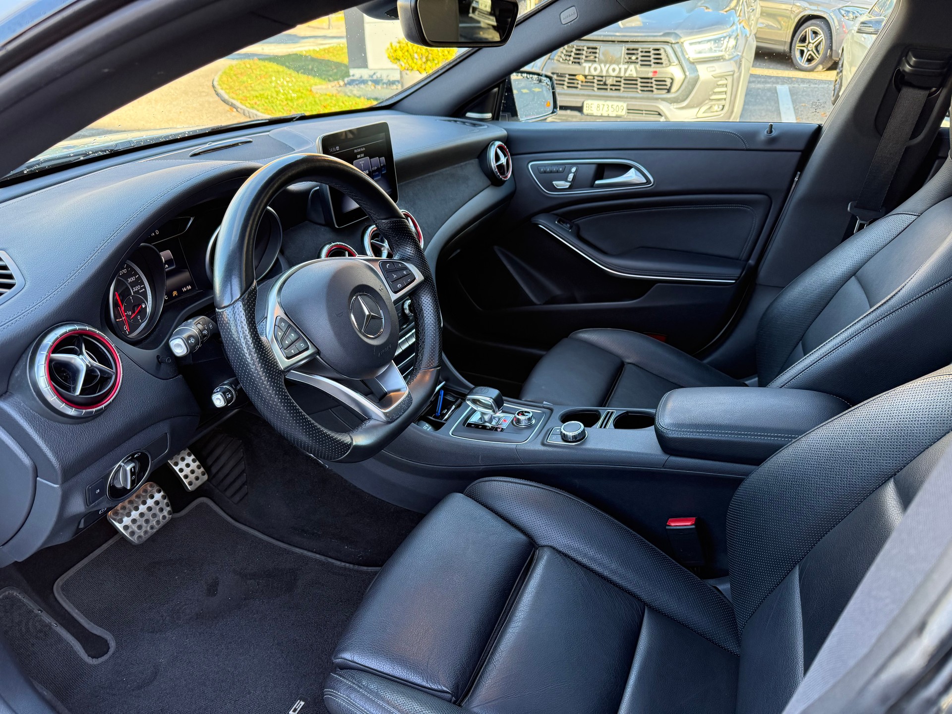 MERCEDES-BENZ CLA 45 AMG 4Matic-showroom-element-3