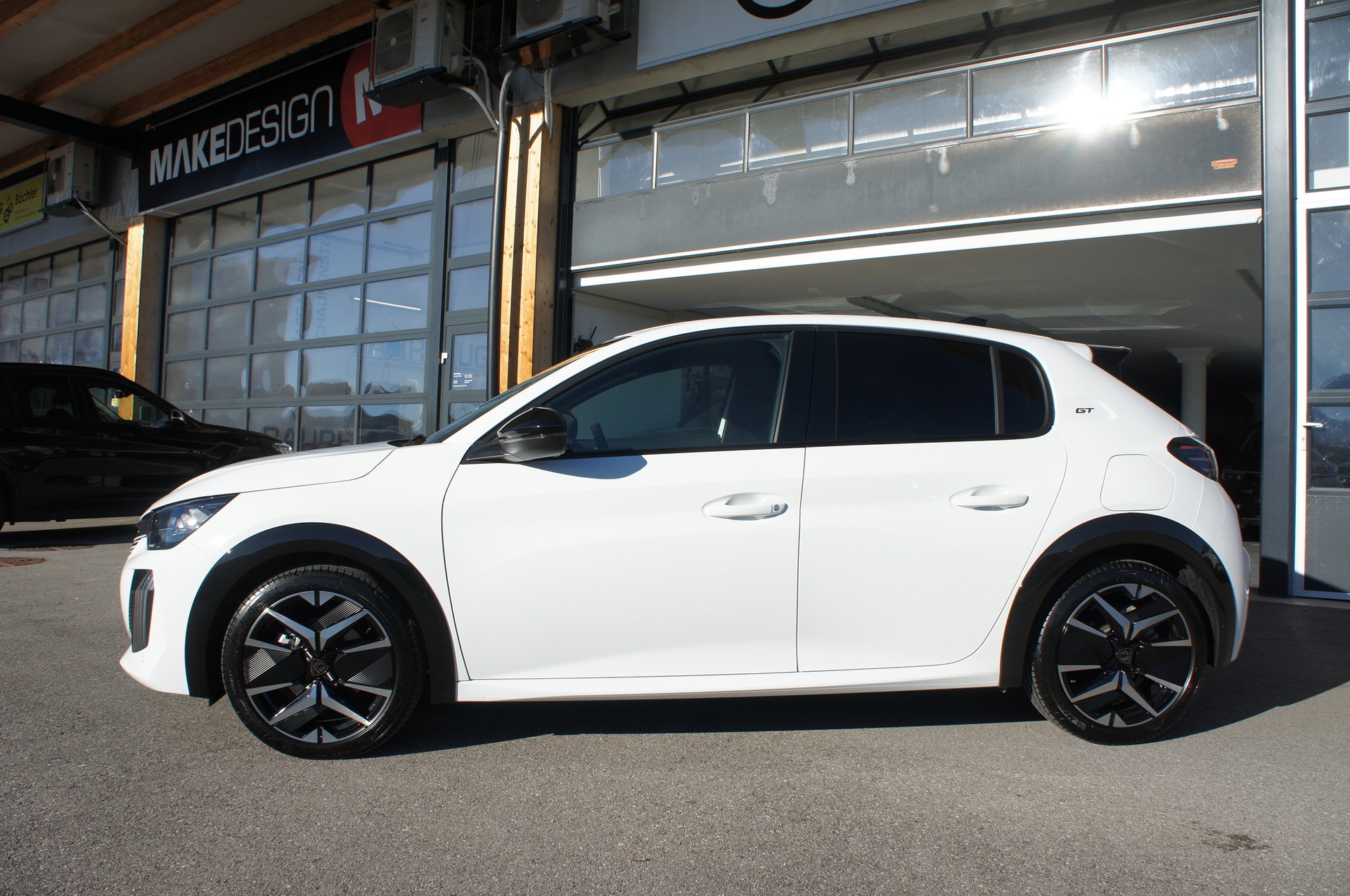 PEUGEOT 208 1.2 MHEV 145 GT-showroom-element-1